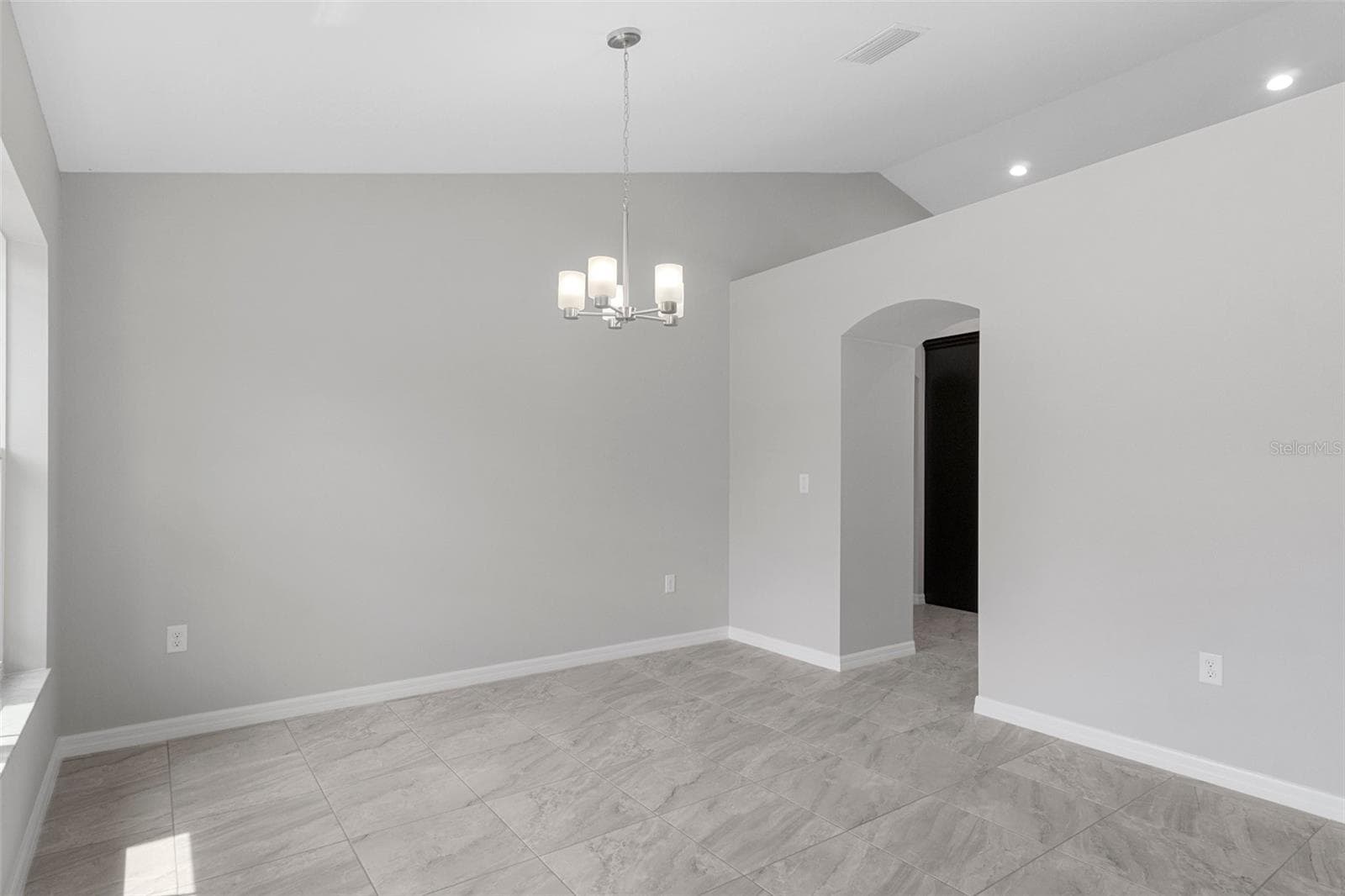 12085 Manassas Ave photo 3