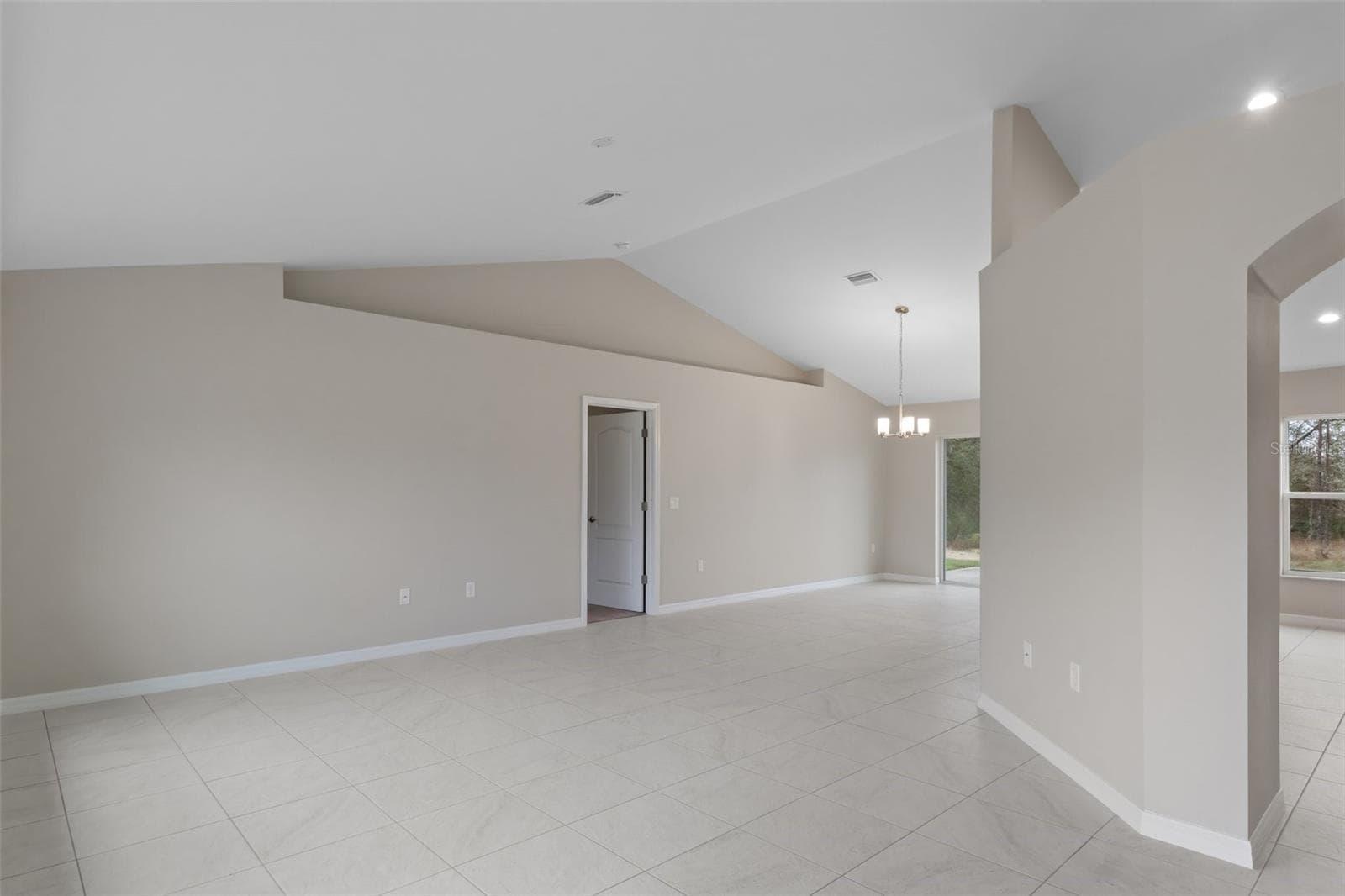 12073 Manassas Ave photo 4