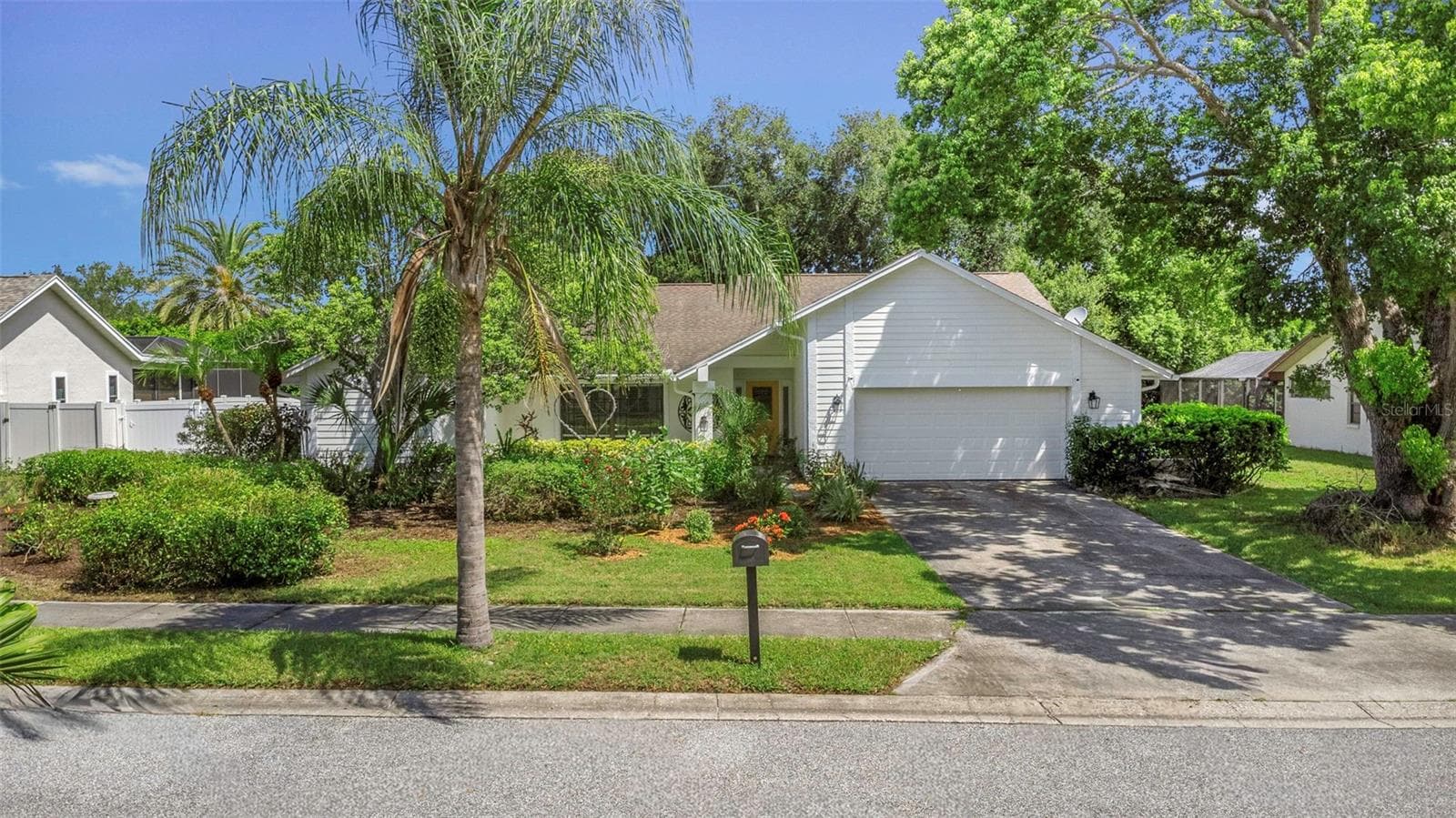 1620 Country Ln photo 5