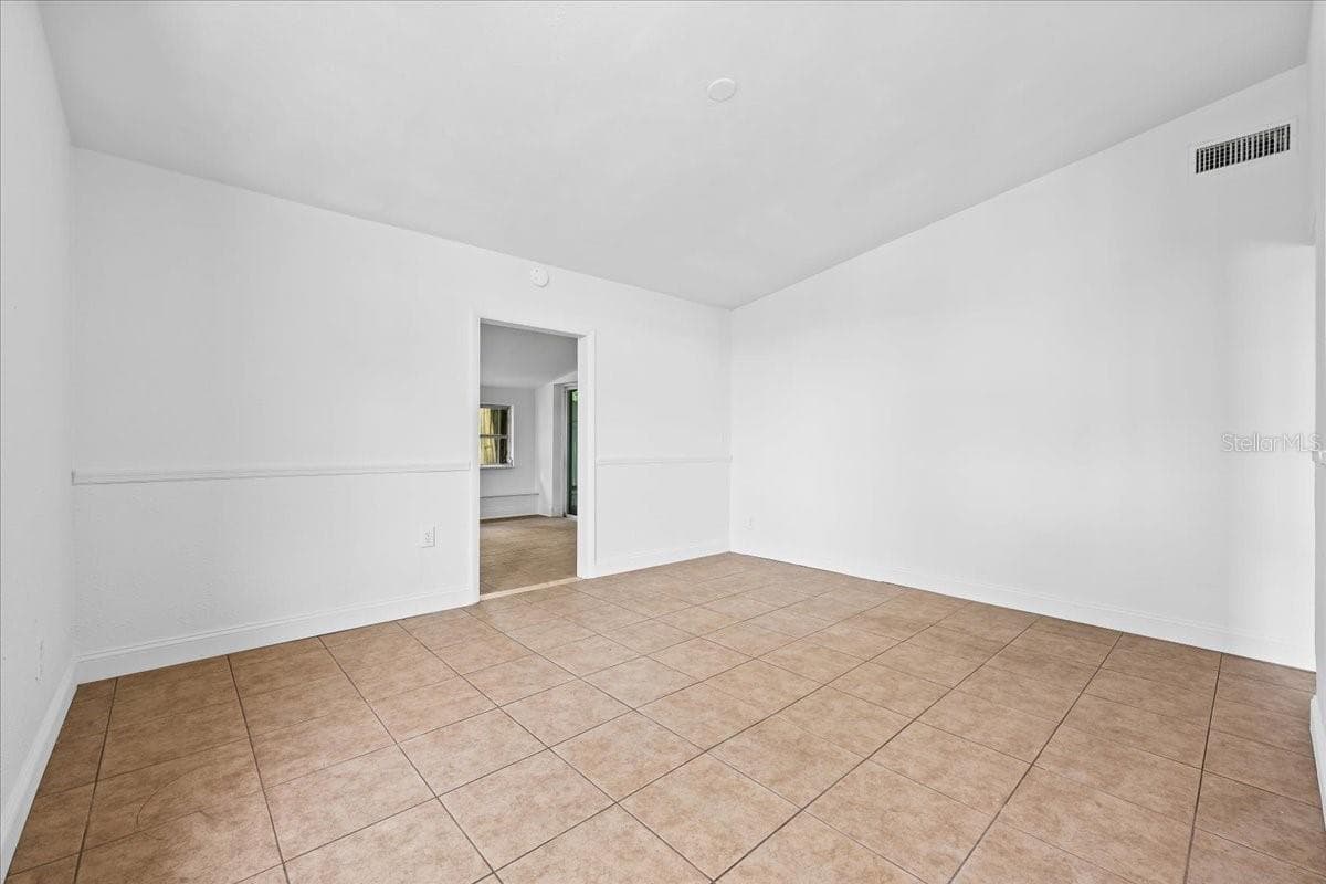14804 N Boulevard photo 5