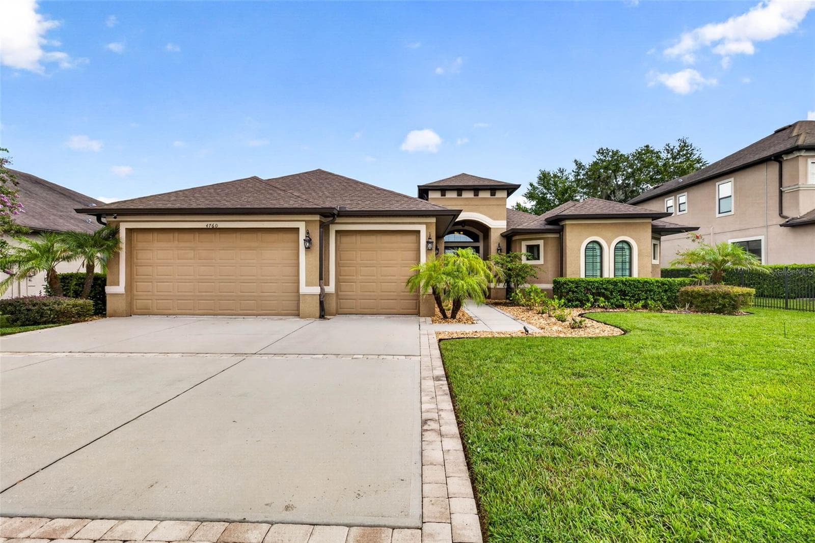 4760 Lago Vista Cir photo 2