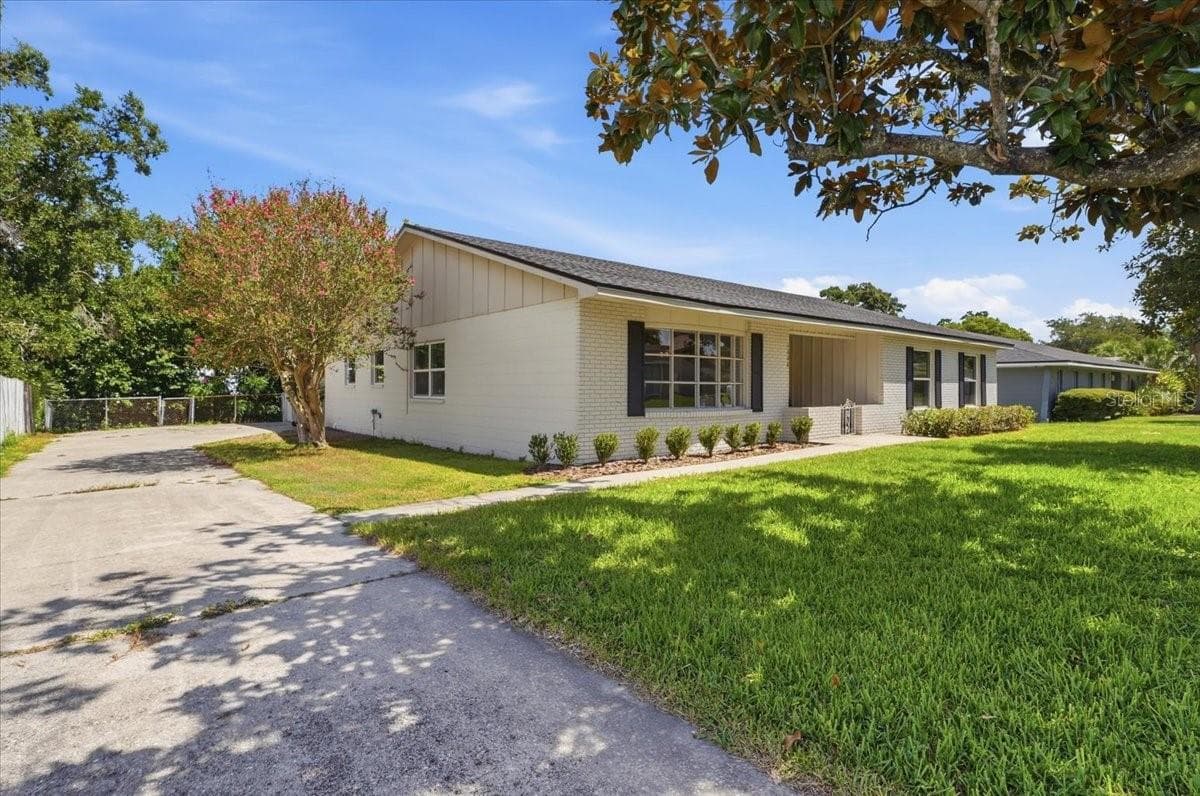 1308 Glenford Ln photo 2