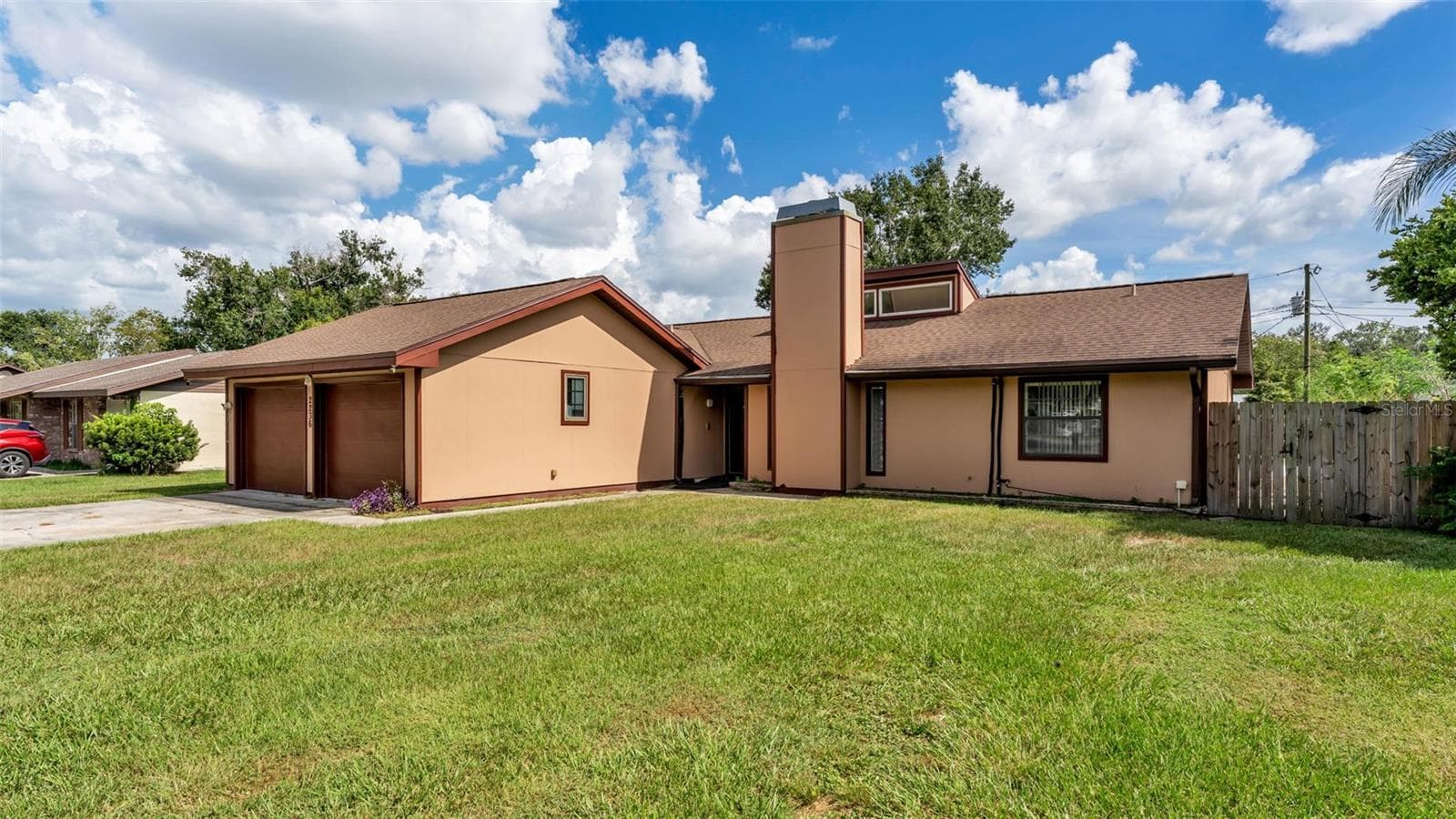 2236 Country Loop N photo 2