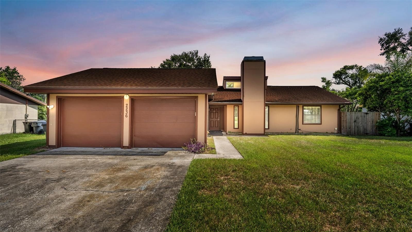 2236 Country Loop N photo 4