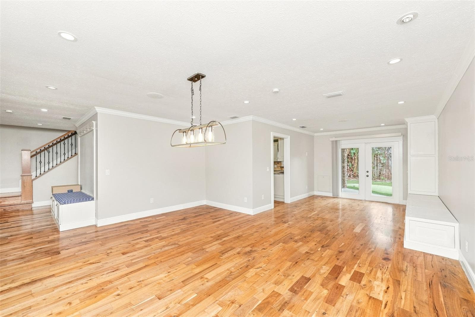 1010 Mallow Way photo 3