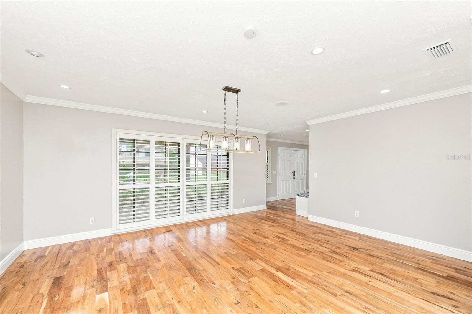 1010 Mallow Way photo 4