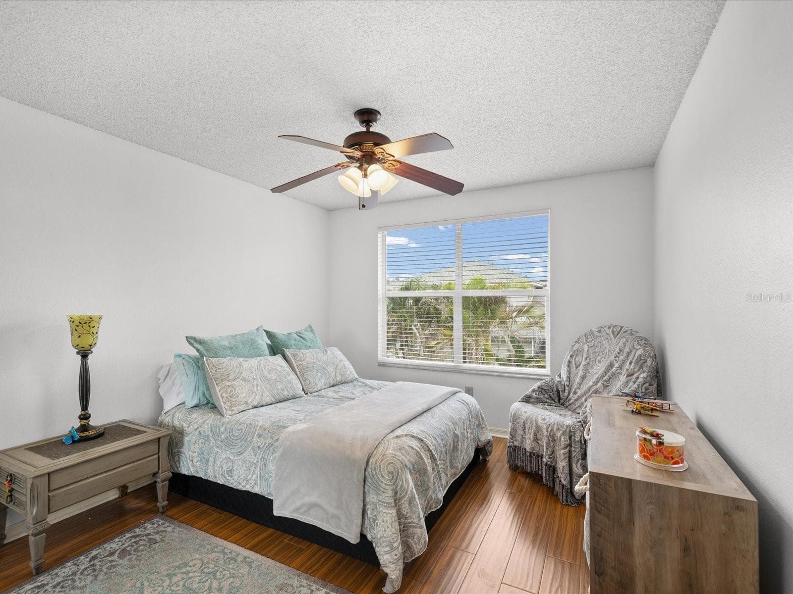 2538 W Brook Ln photo 5