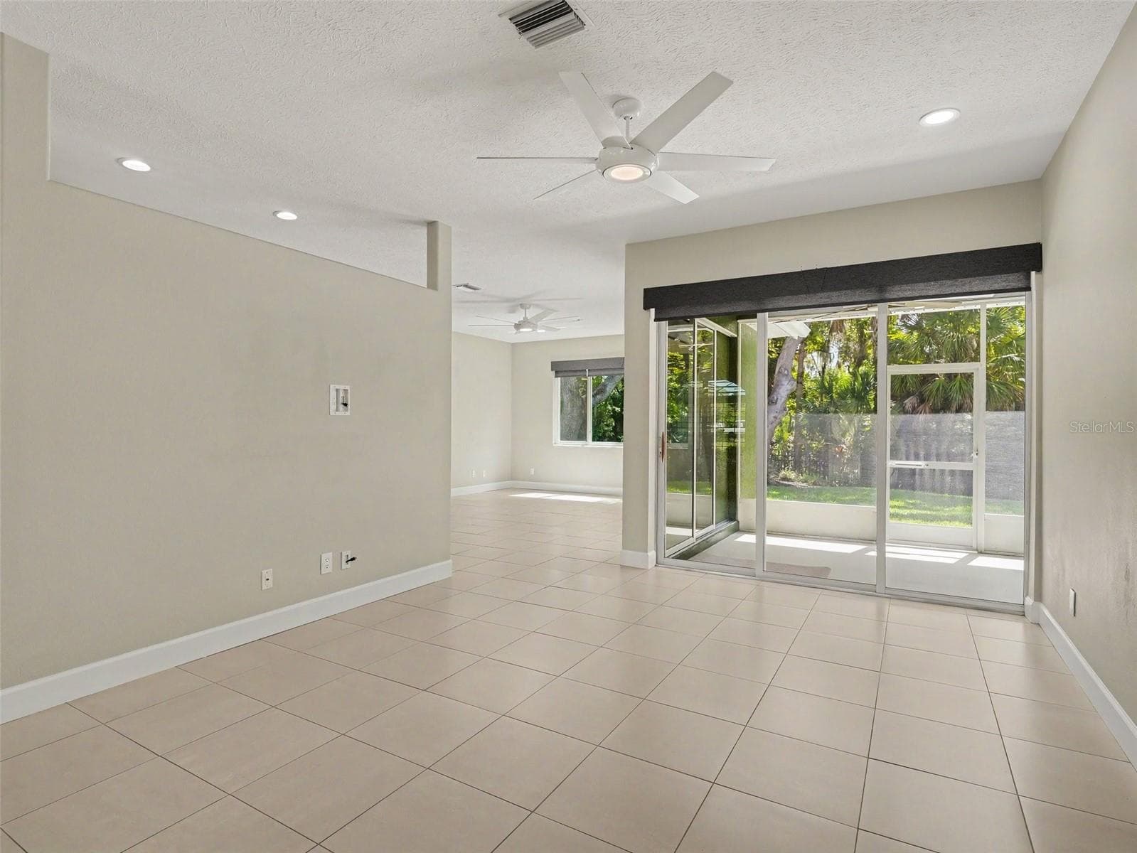 5916 68th Dr E photo 3