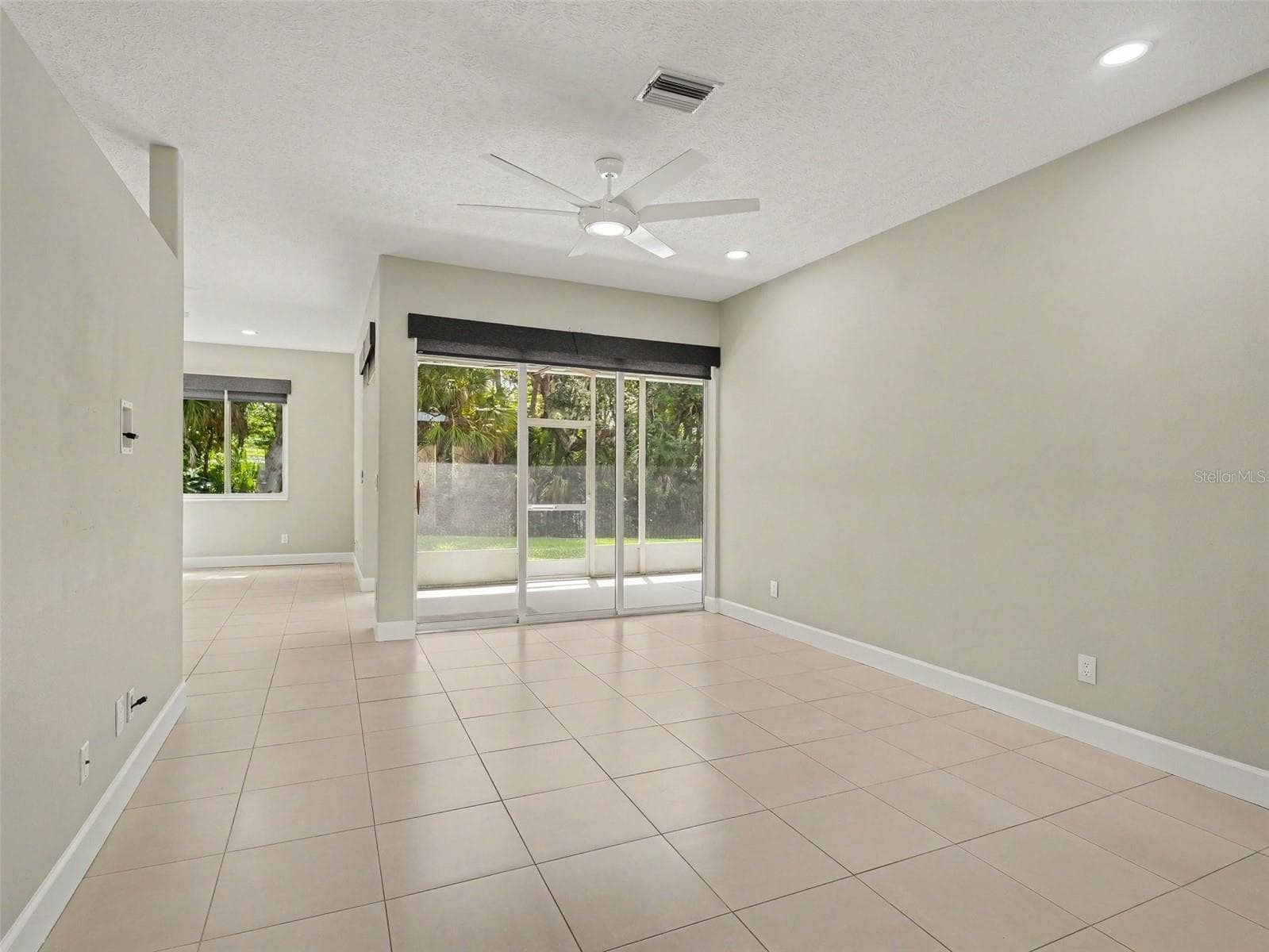 5916 68th Dr E photo 4