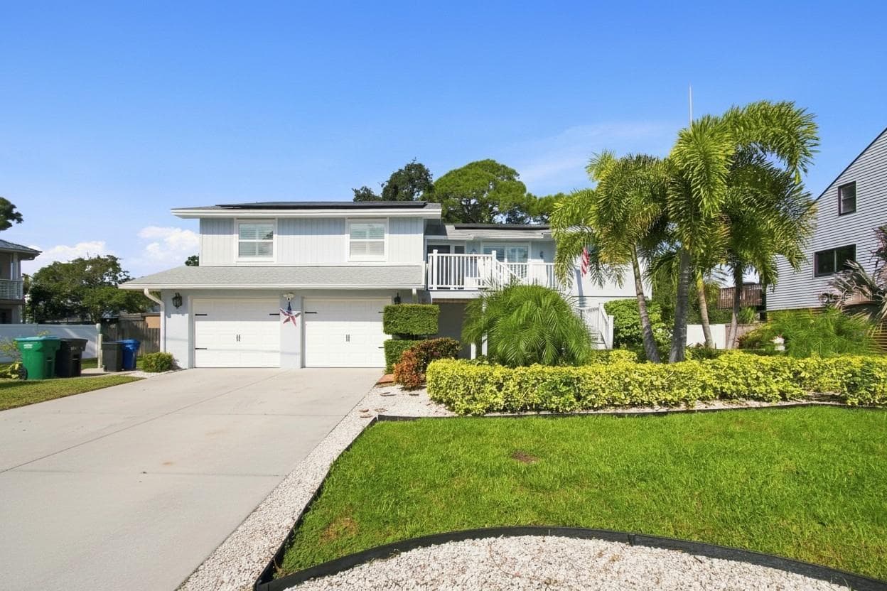 201 Lagoon Dr photo 2