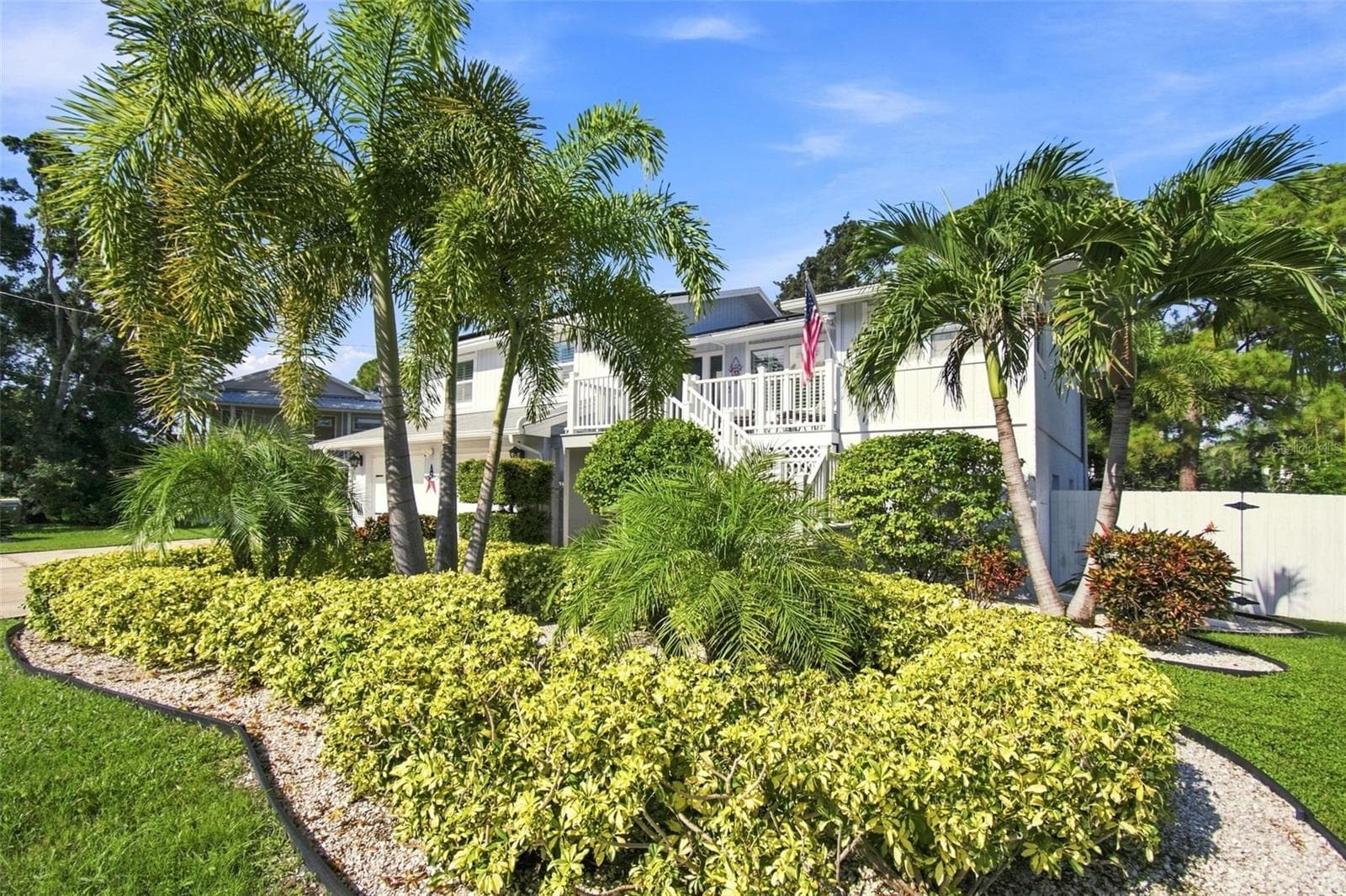 201 Lagoon Dr photo 5