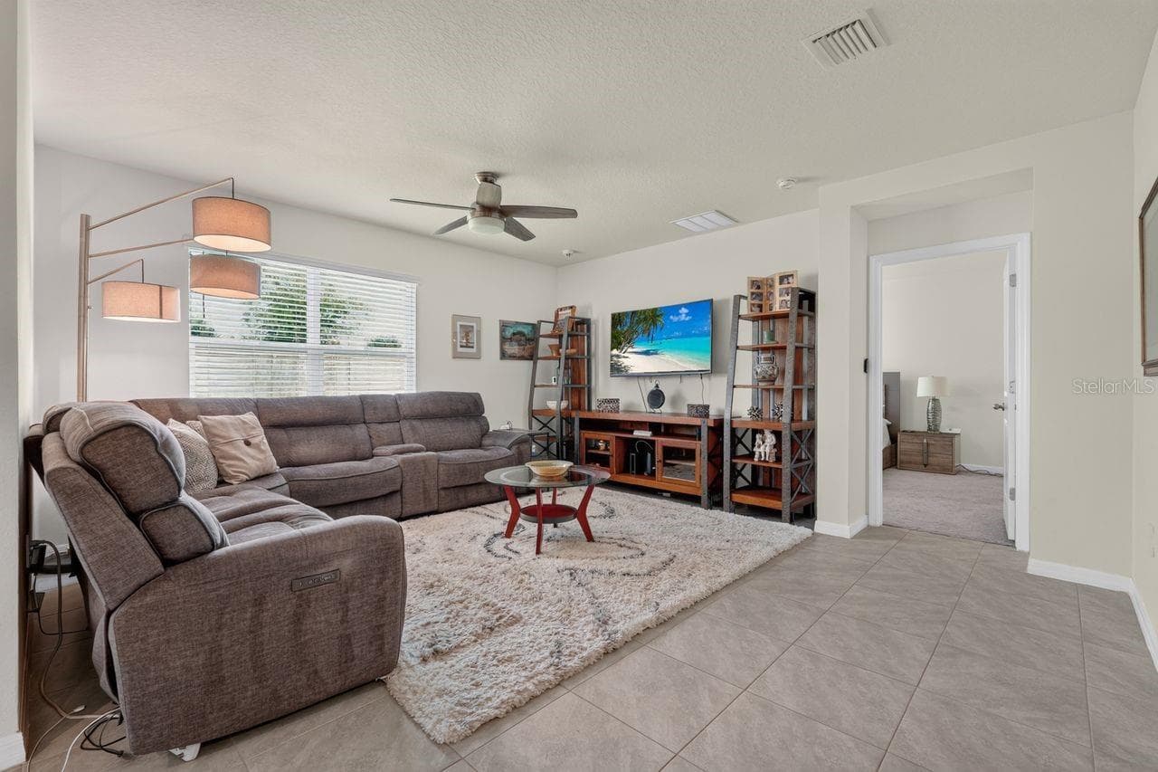 17709 Canopy Pl photo 3