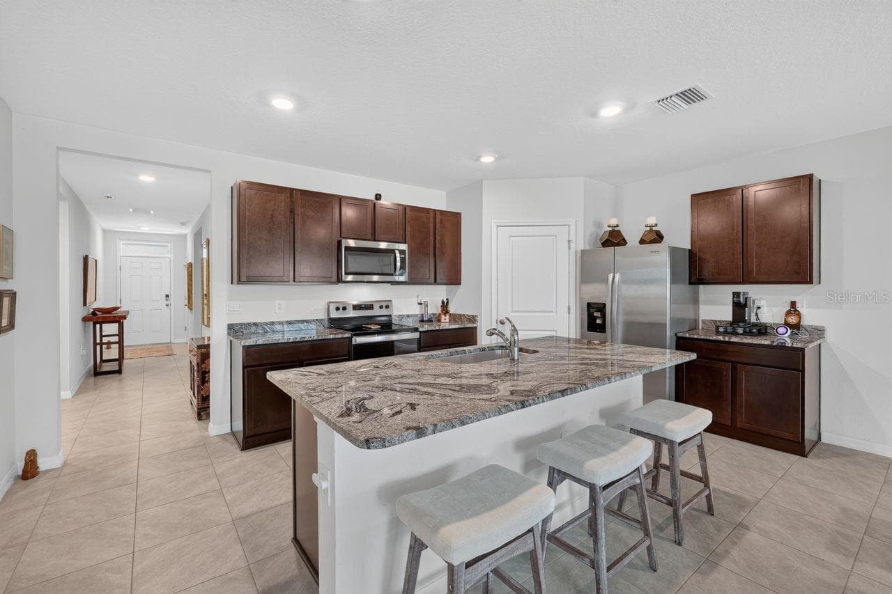 17709 Canopy Pl photo 5