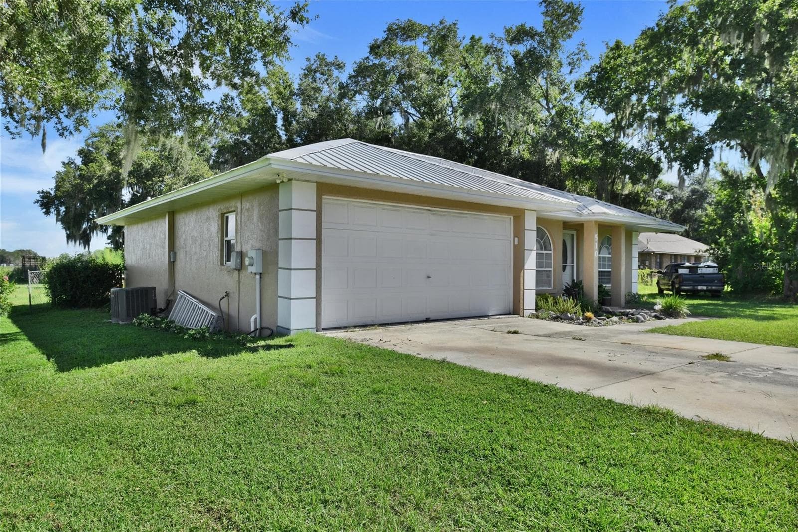 510 Cloverleaf Dr photo 4