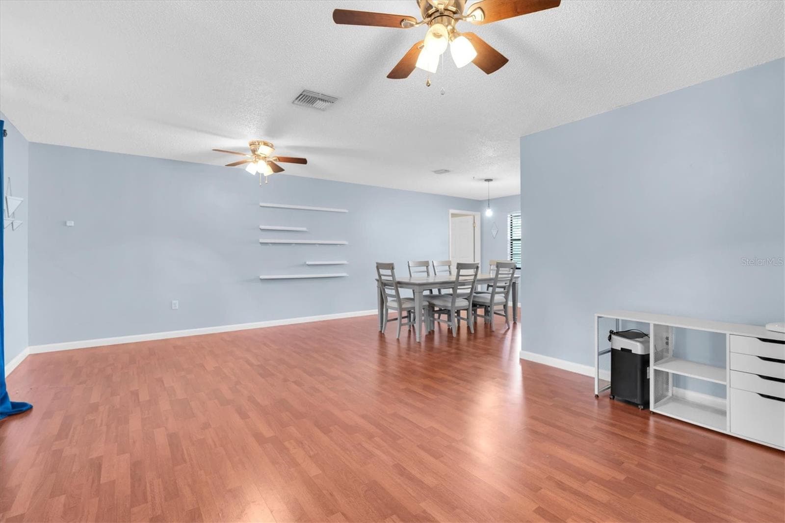 914 Harbor Cir photo 5