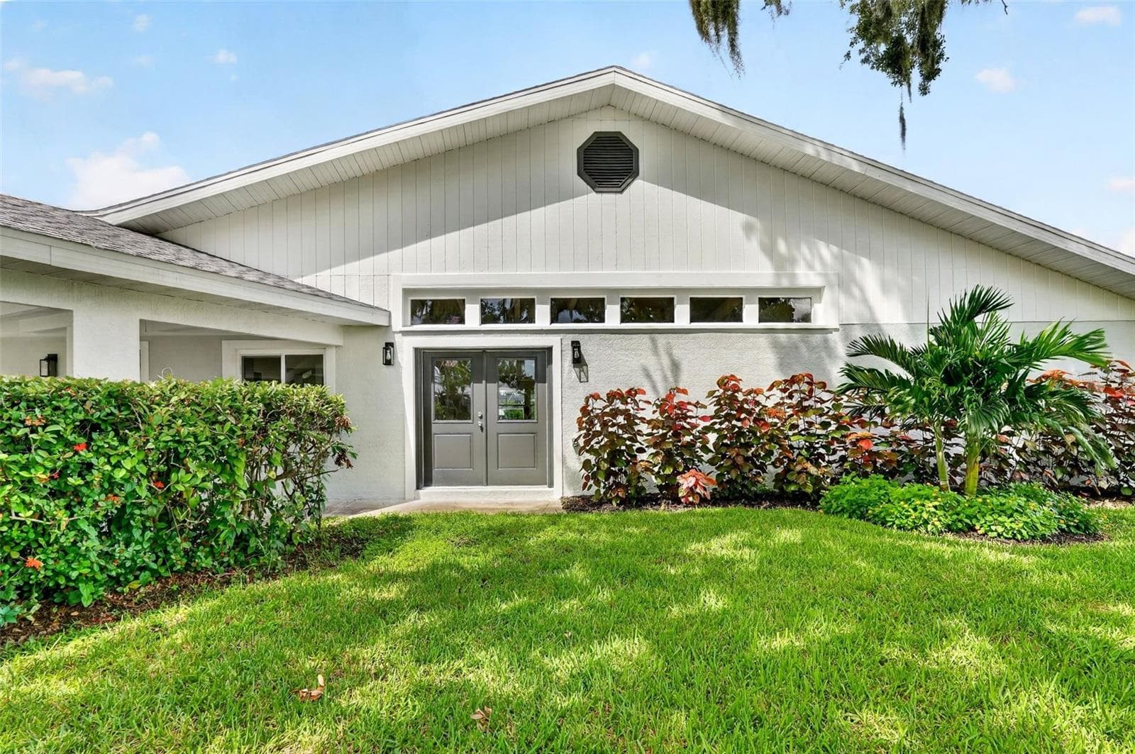 341 Shore Dr photo 2