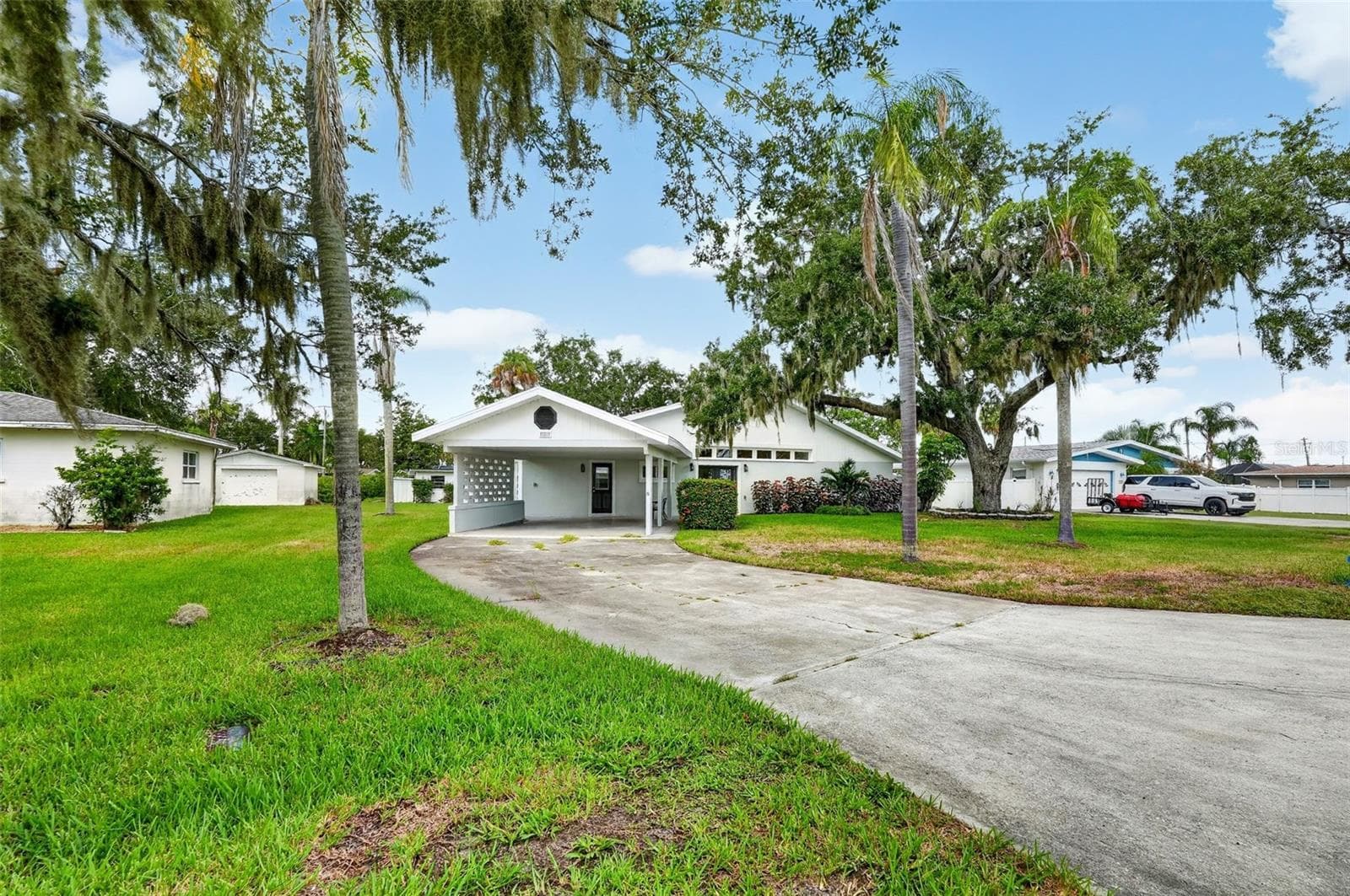341 Shore Dr photo 3