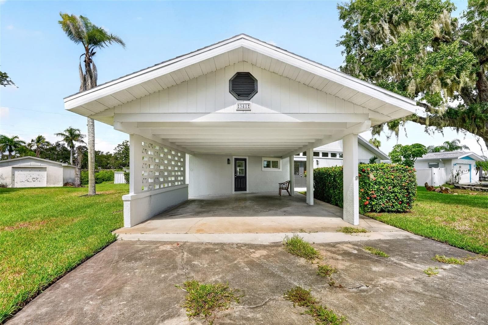 341 Shore Dr photo 4