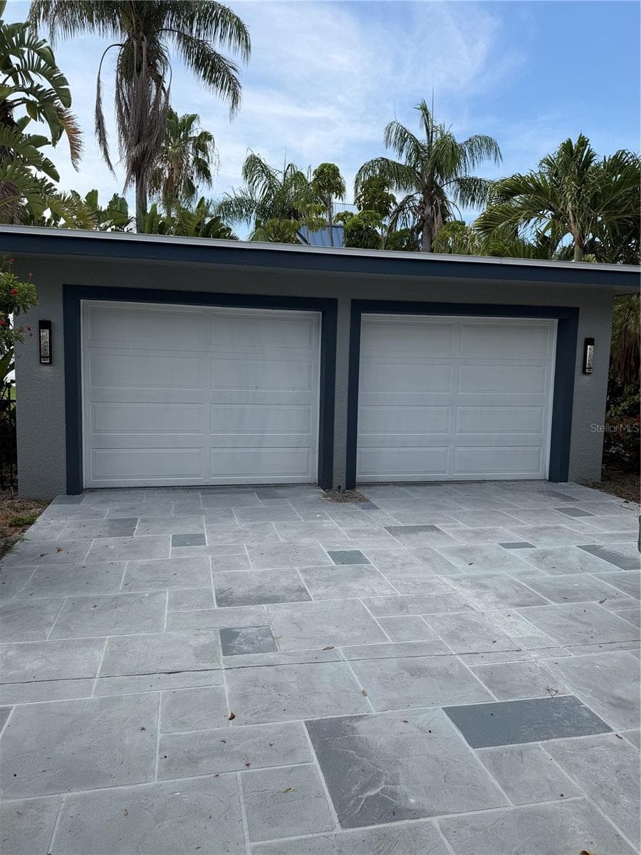 887 S Gulfview Blvd photo 3