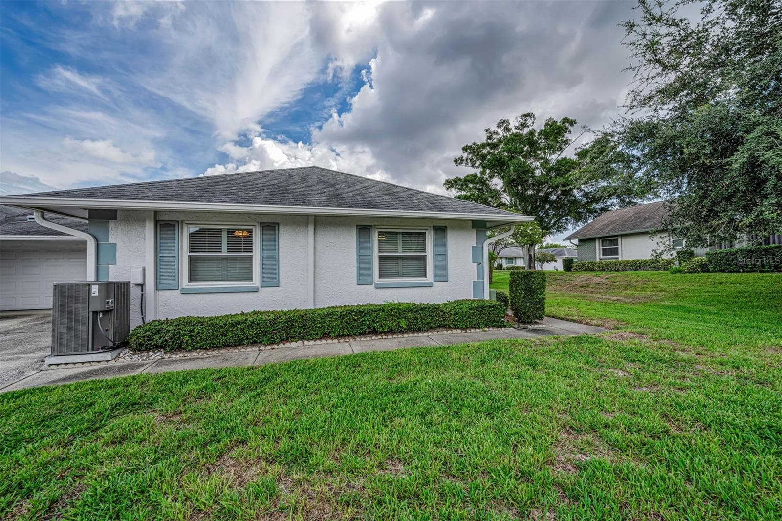 1251 Sutherland CT photo 4