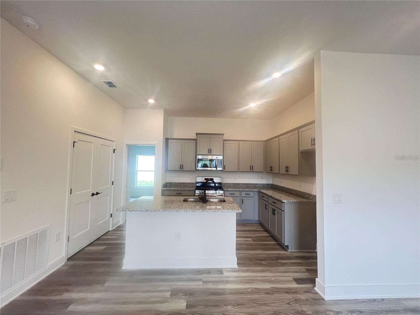 3648 Lindbergh St photo 2