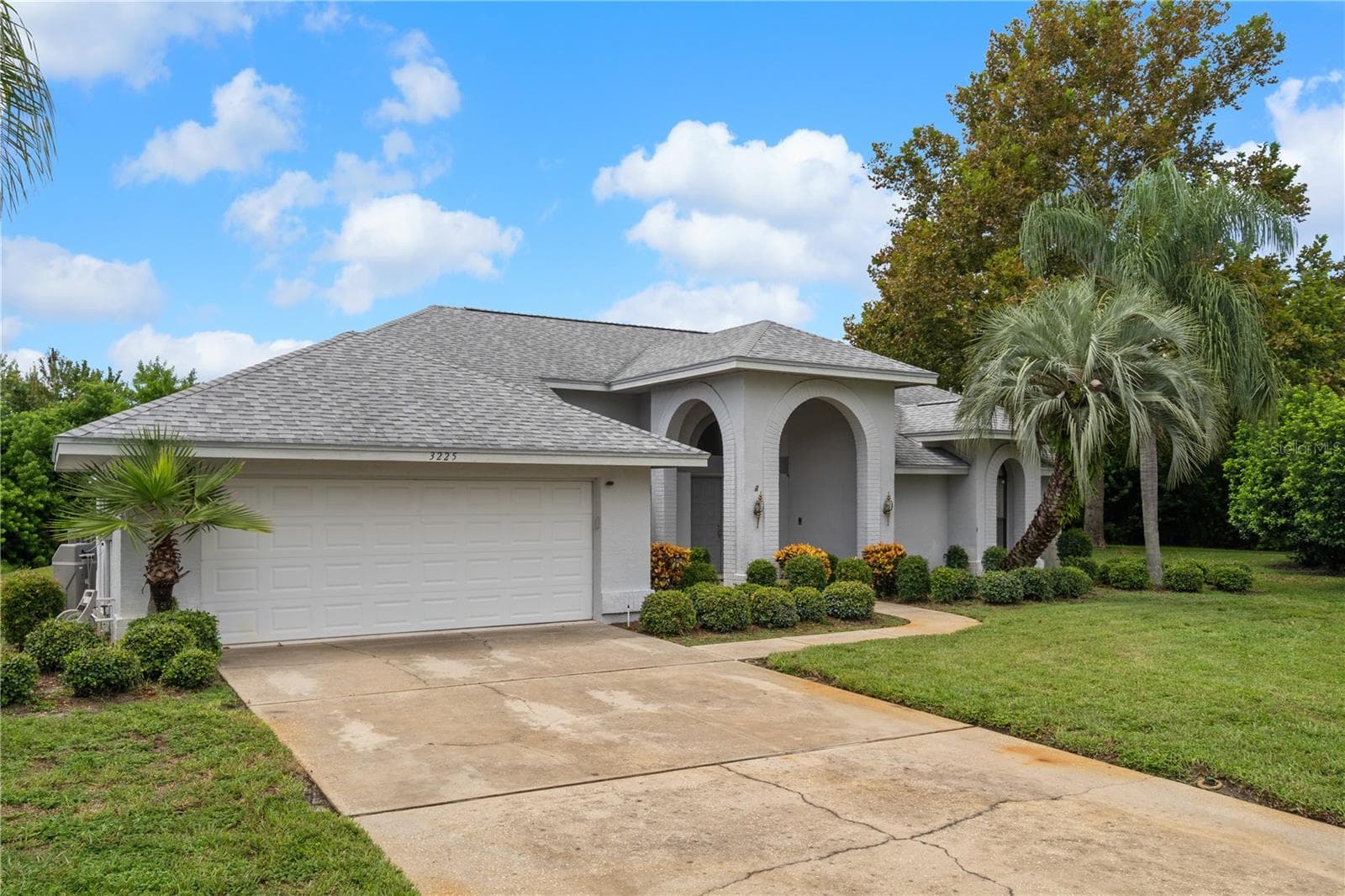 3225 Glenwood Cir photo 3