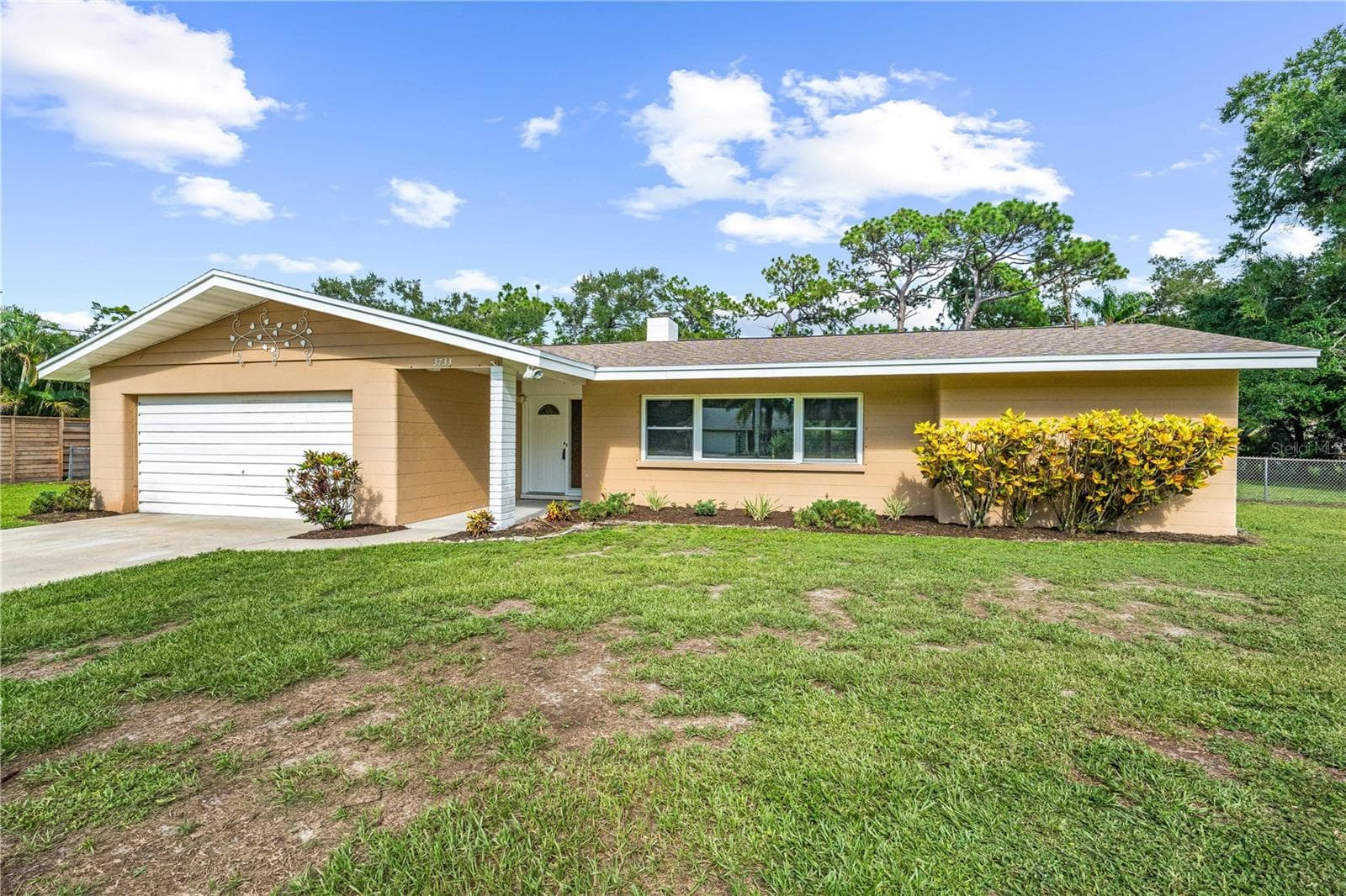 3733 Malec Cir photo 3