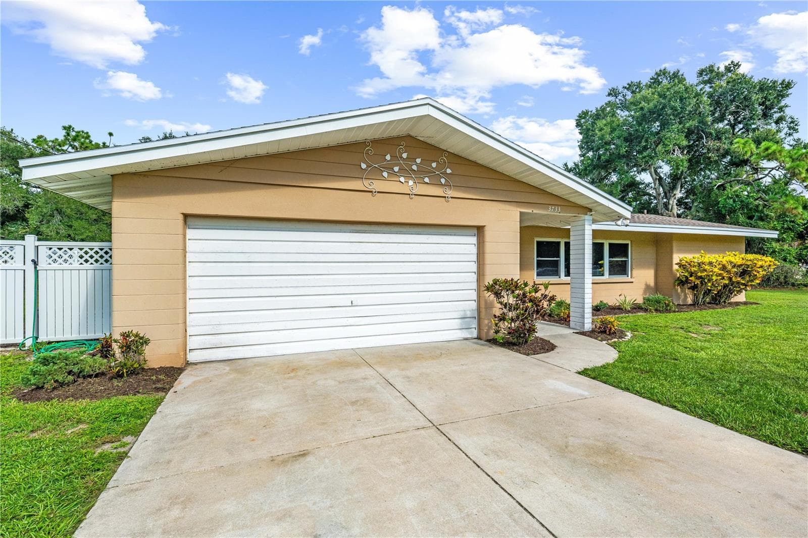 3733 Malec Cir photo 4
