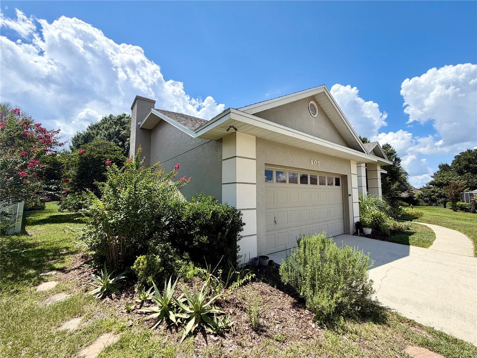 405 Valley CT photo 4
