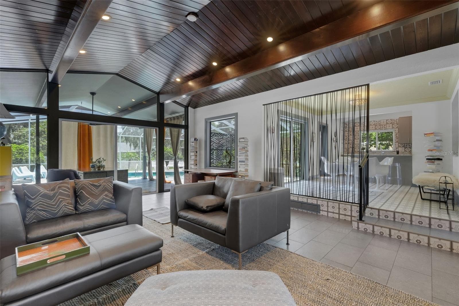 2634 Collins Ave photo 5