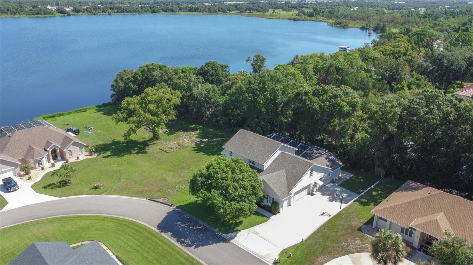 1016 S Lake Mariam Dr photo 3