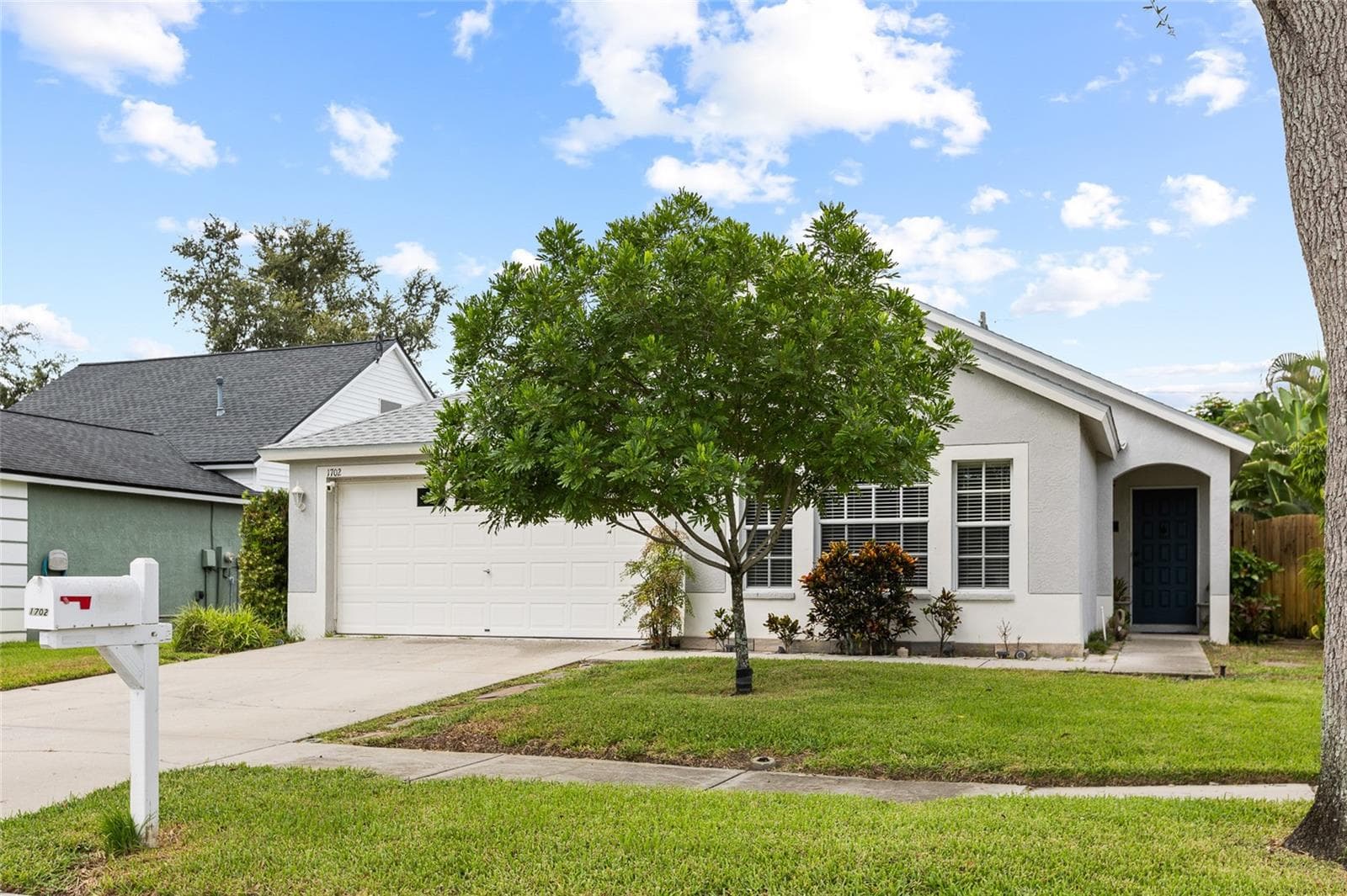 1702 Meadow Oak Ln photo 2