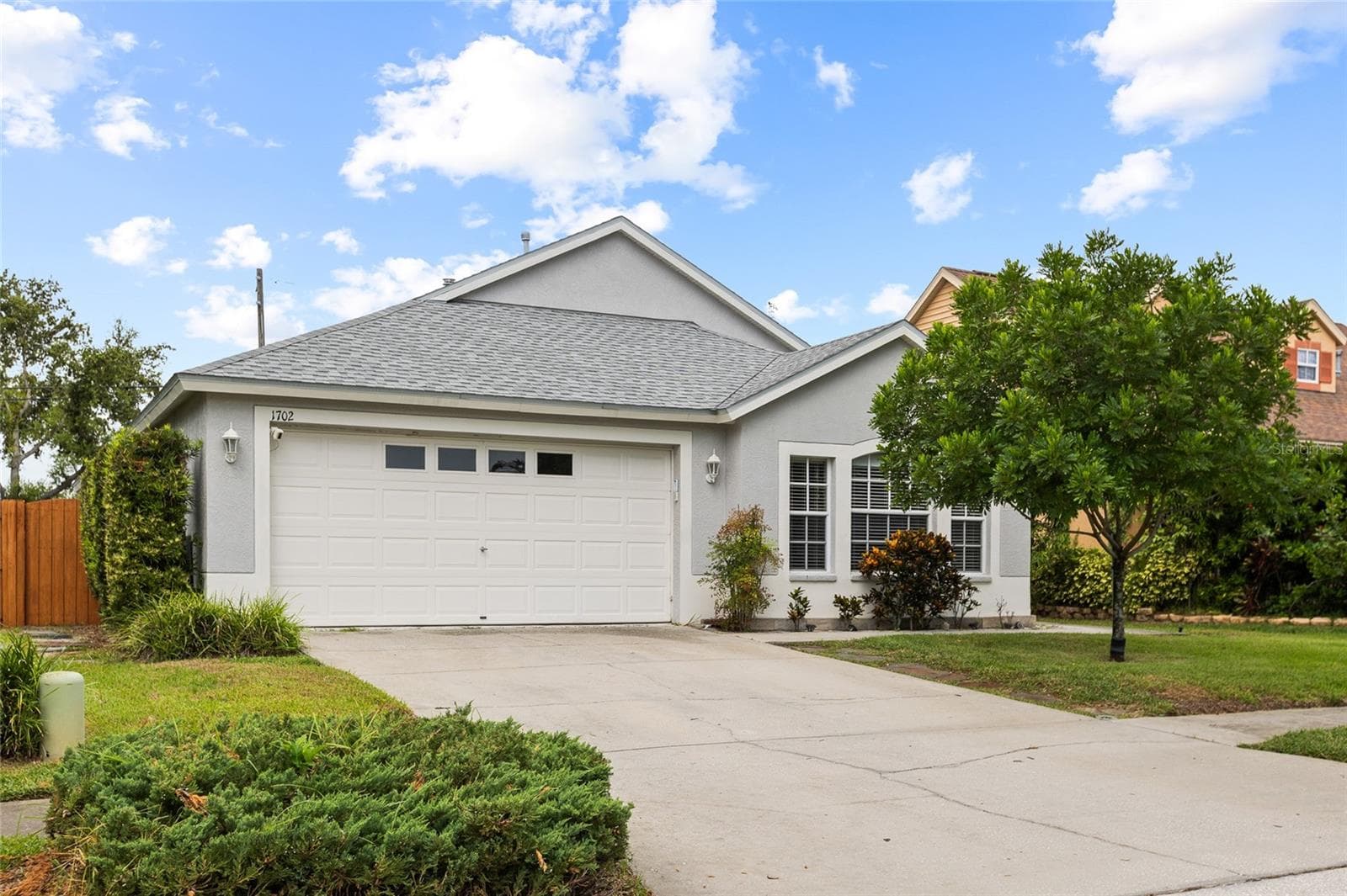 1702 Meadow Oak Ln photo 3