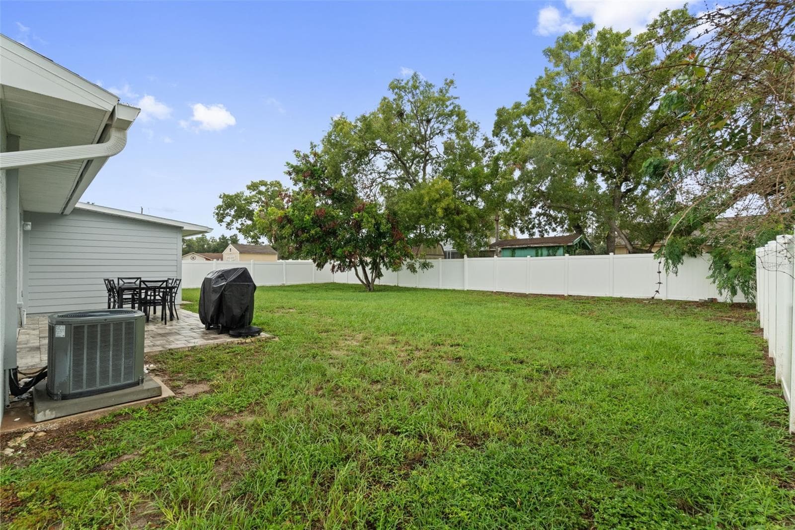 265 Plumtree Ave photo 5