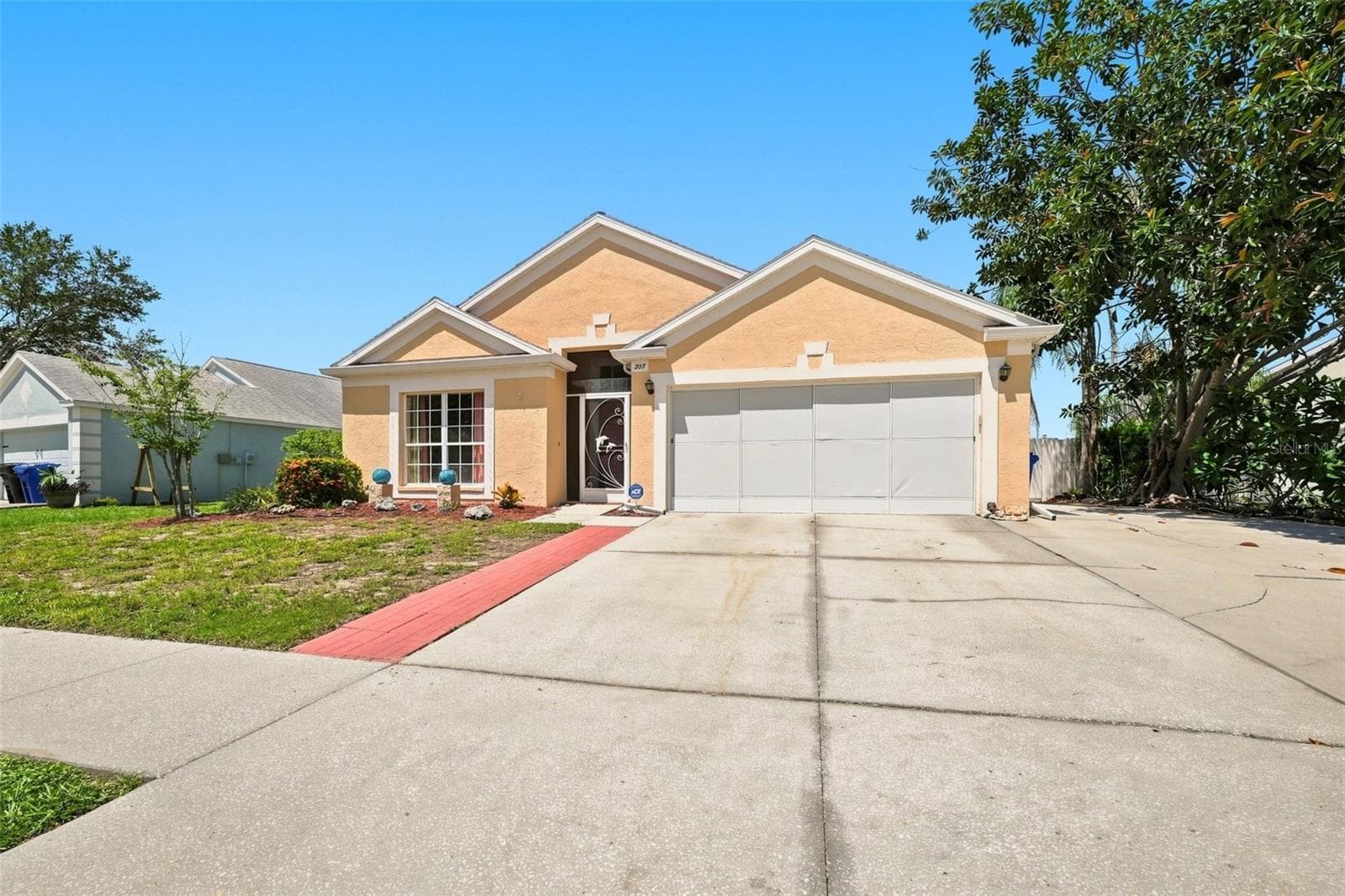 207 Lakeway Ln photo 2