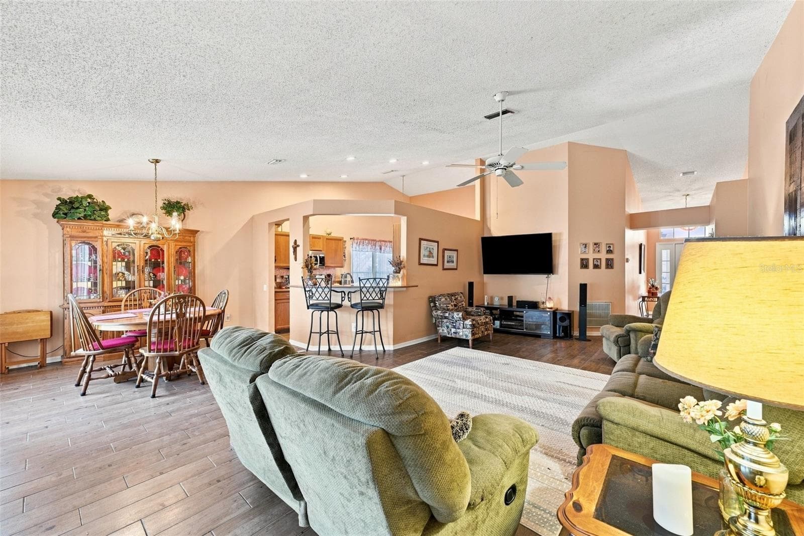 207 Lakeway Ln photo 5