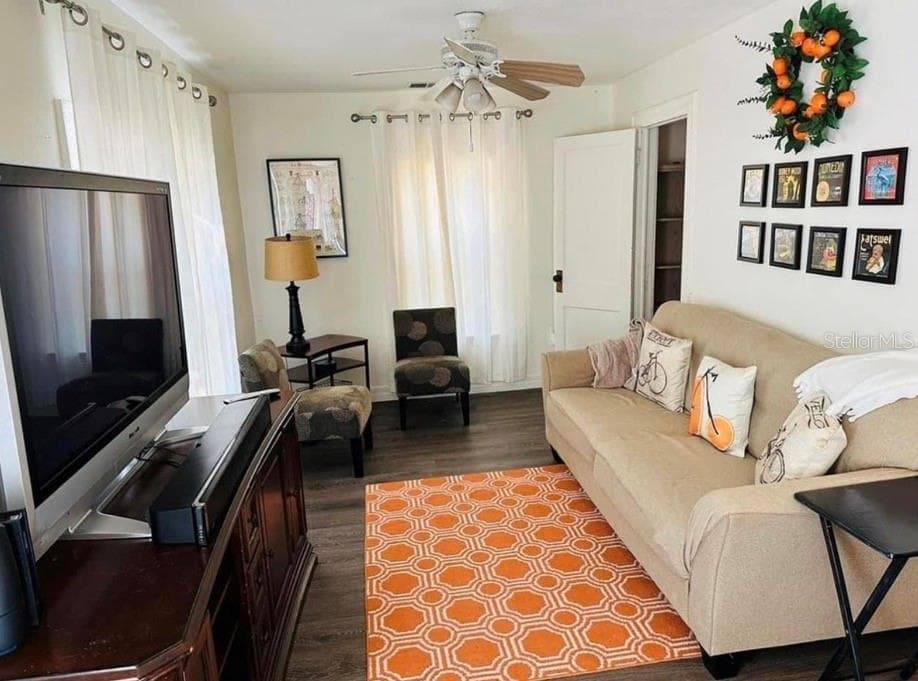 1121 Orange Ave photo 3