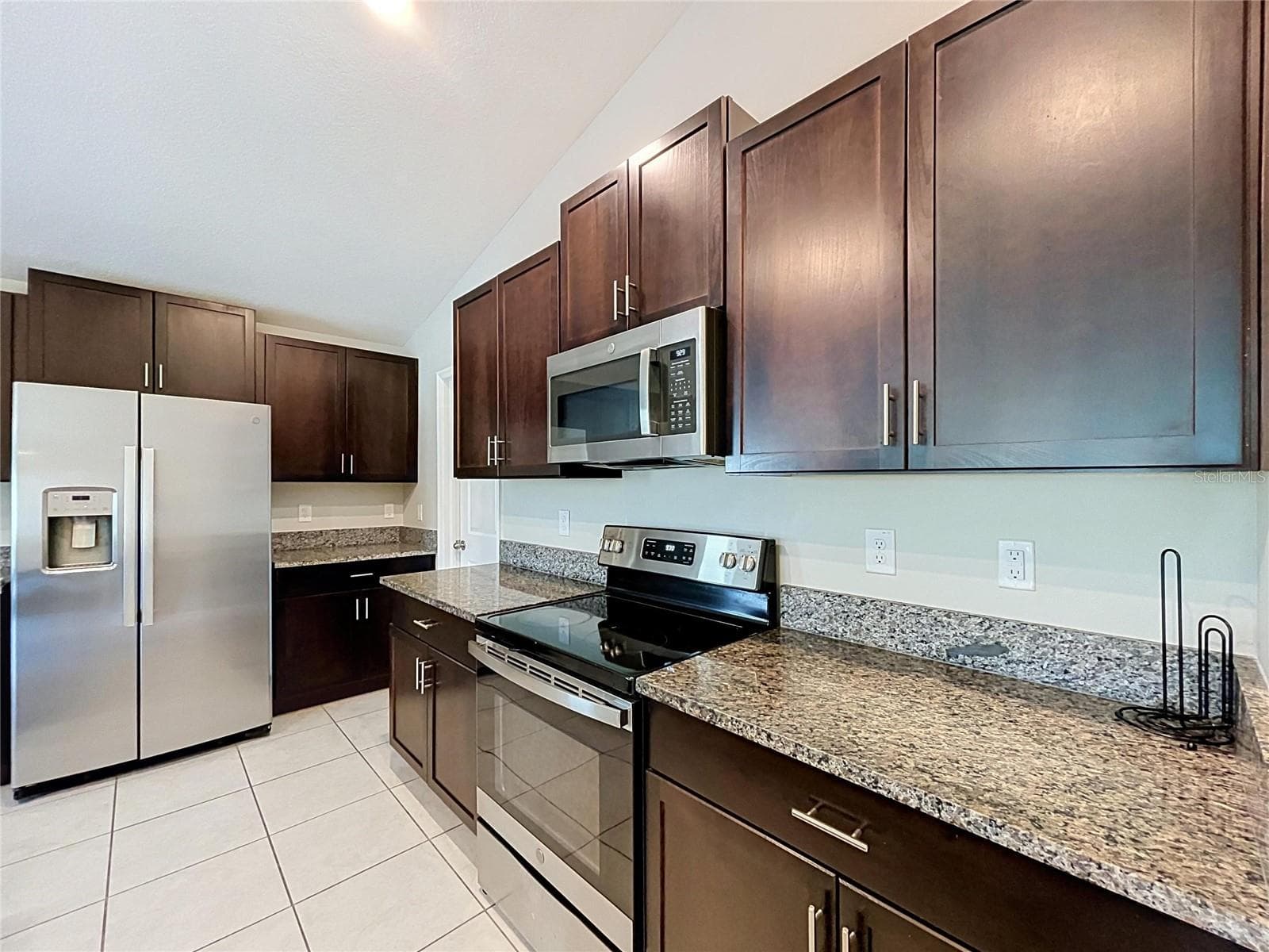 1565 Colding Dr photo 2