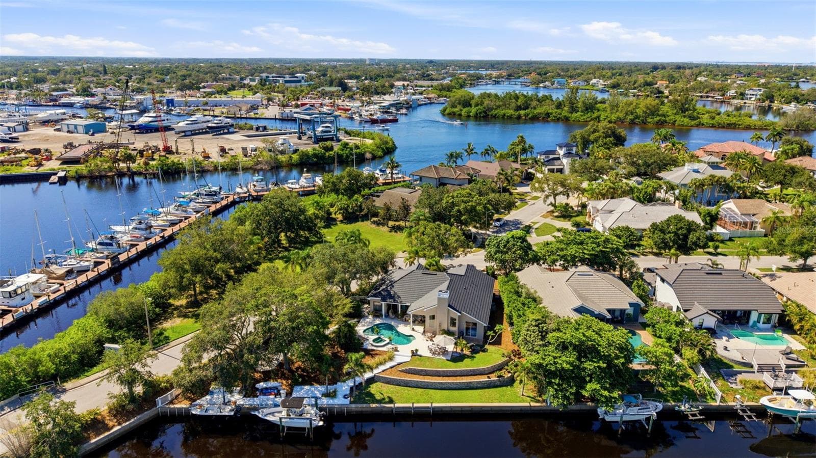 1102 Marina Dr photo 4