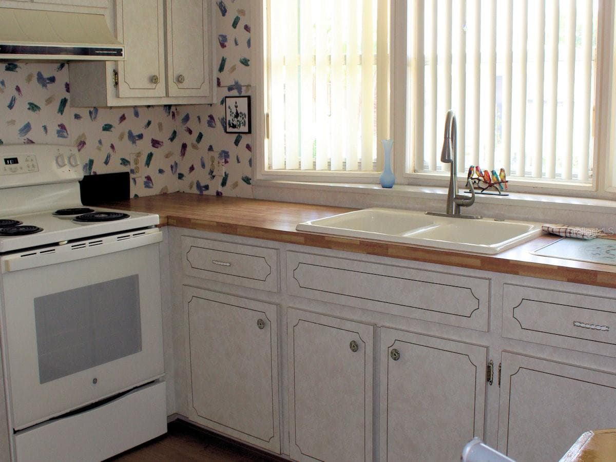 802 Date Palm St photo 3