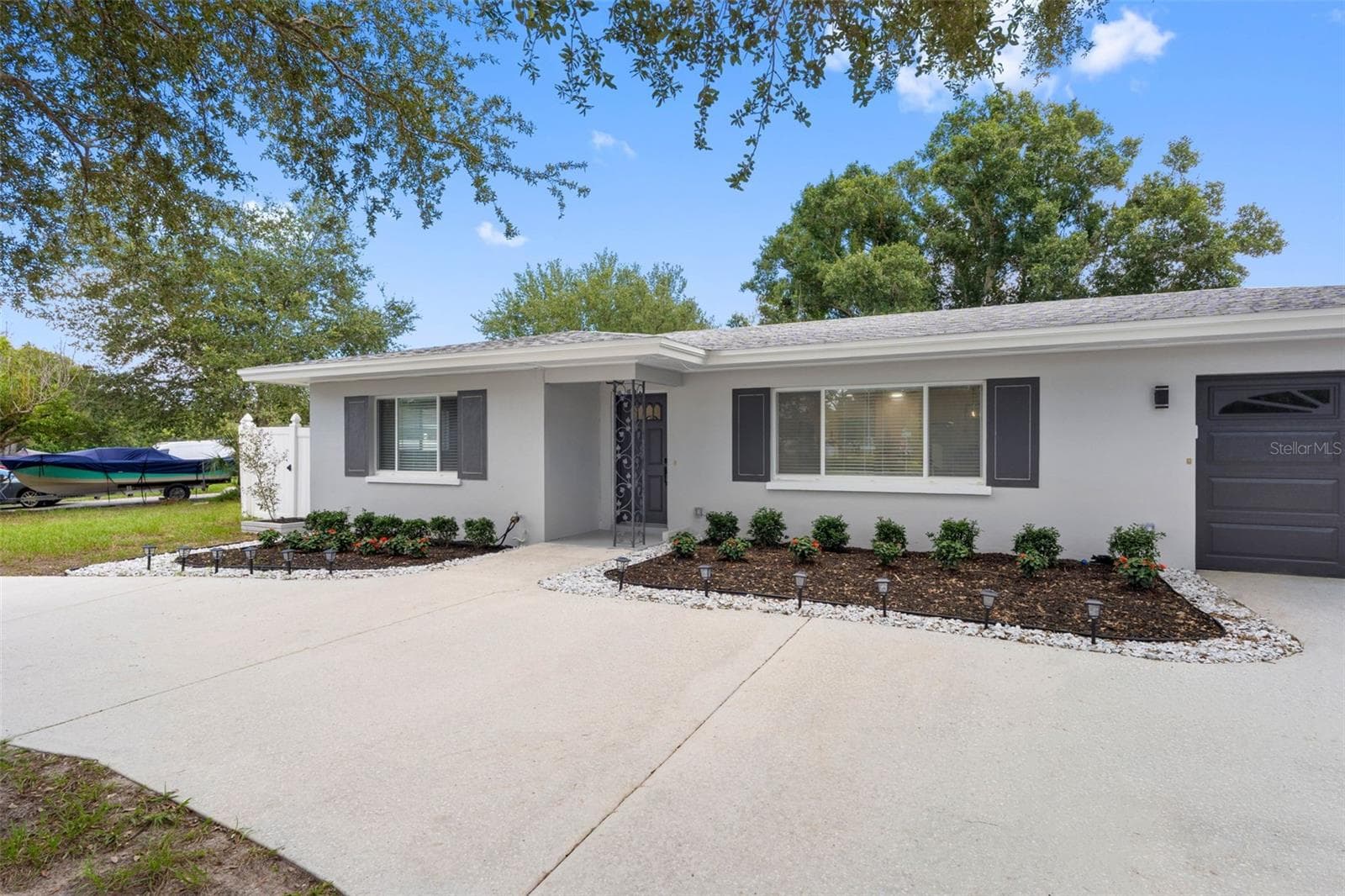 1601 Hardwood Dr photo 3