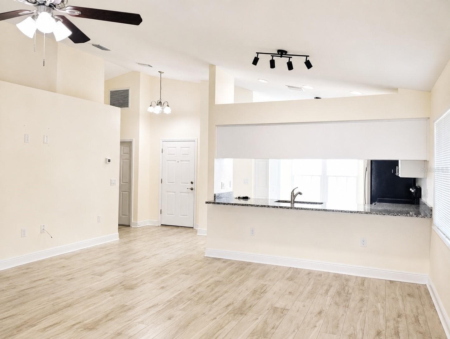10114 Briar Cir photo 3