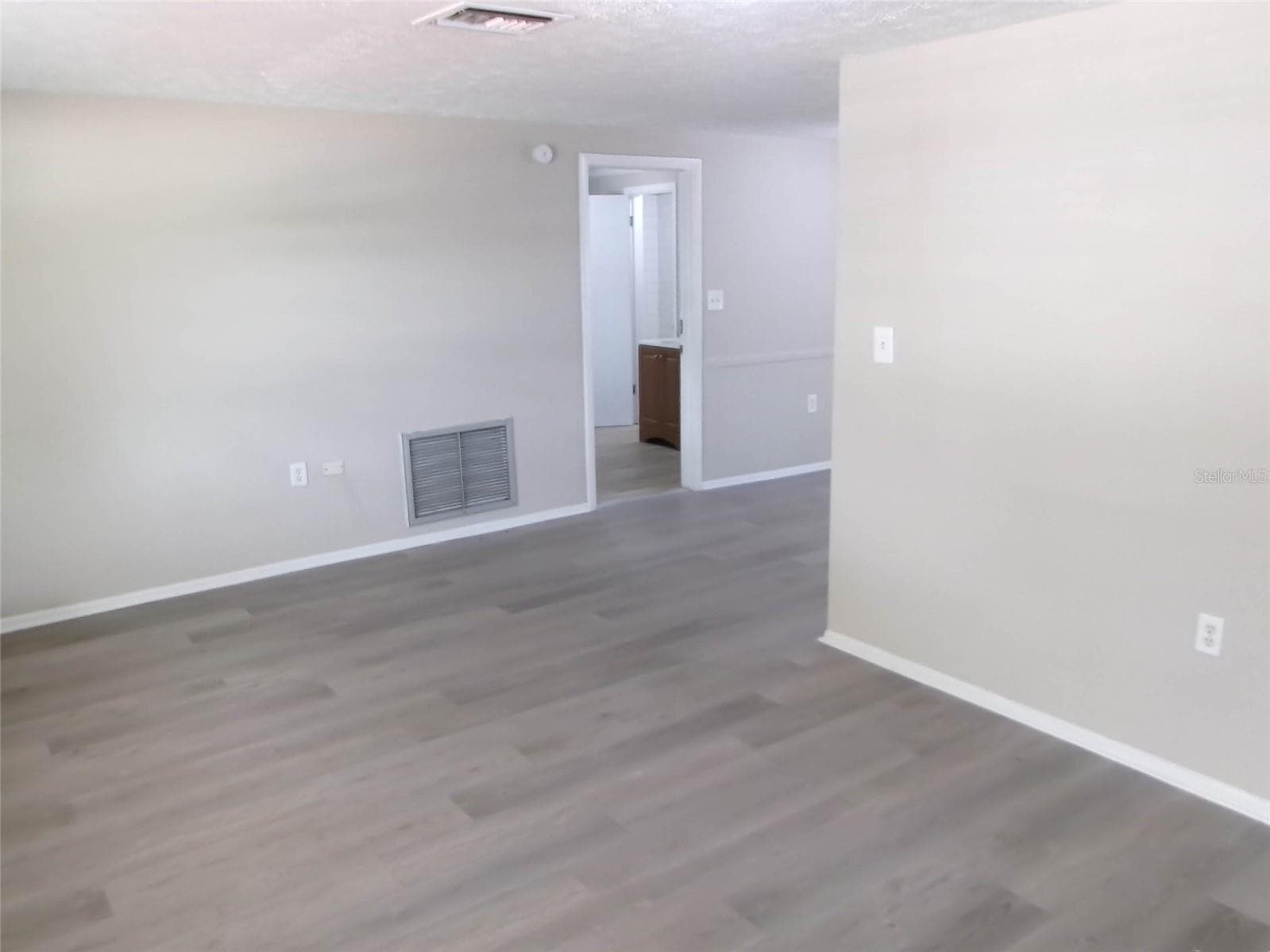 1421 Normandy Blvd photo 2
