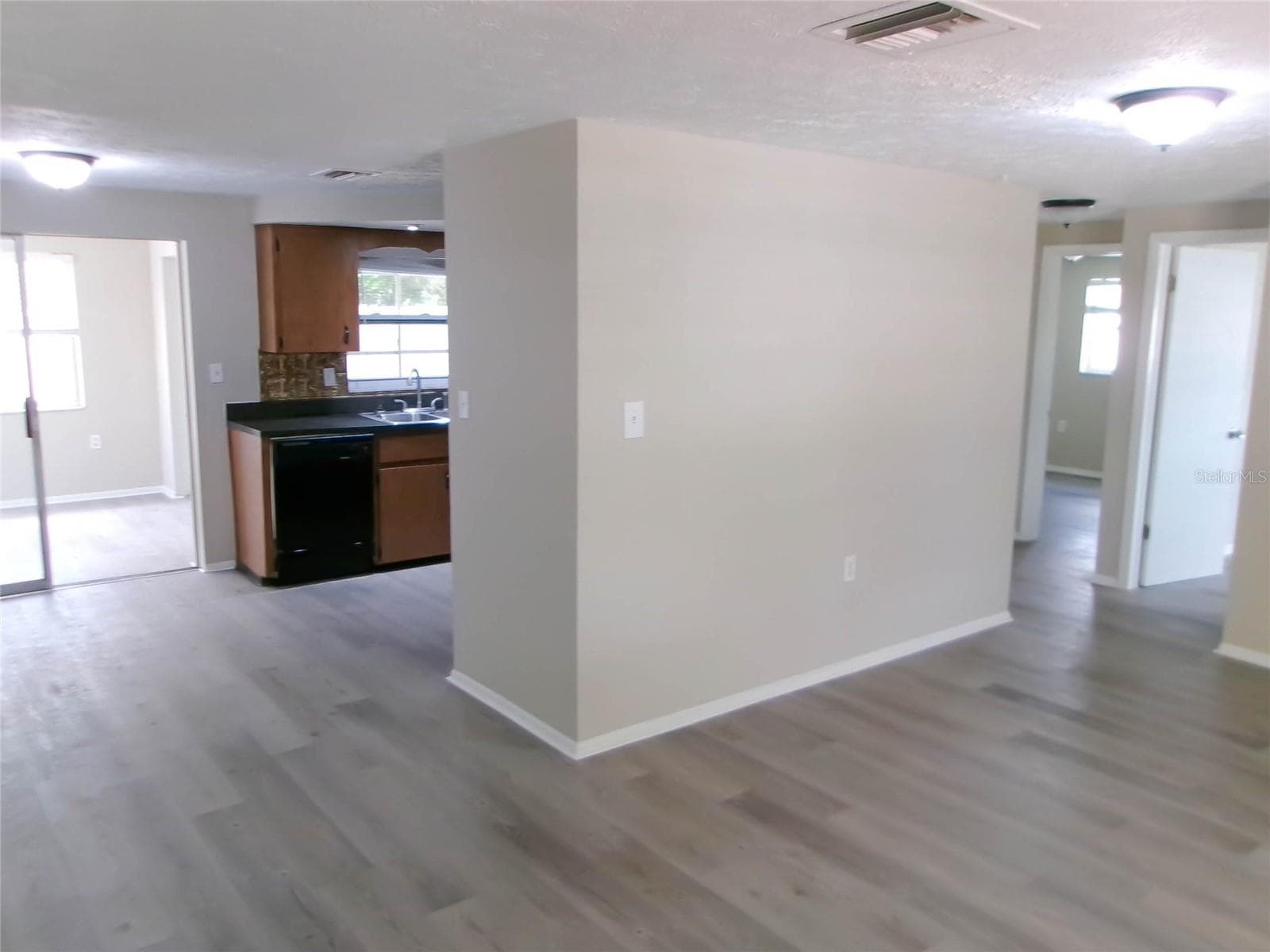 1421 Normandy Blvd photo 3