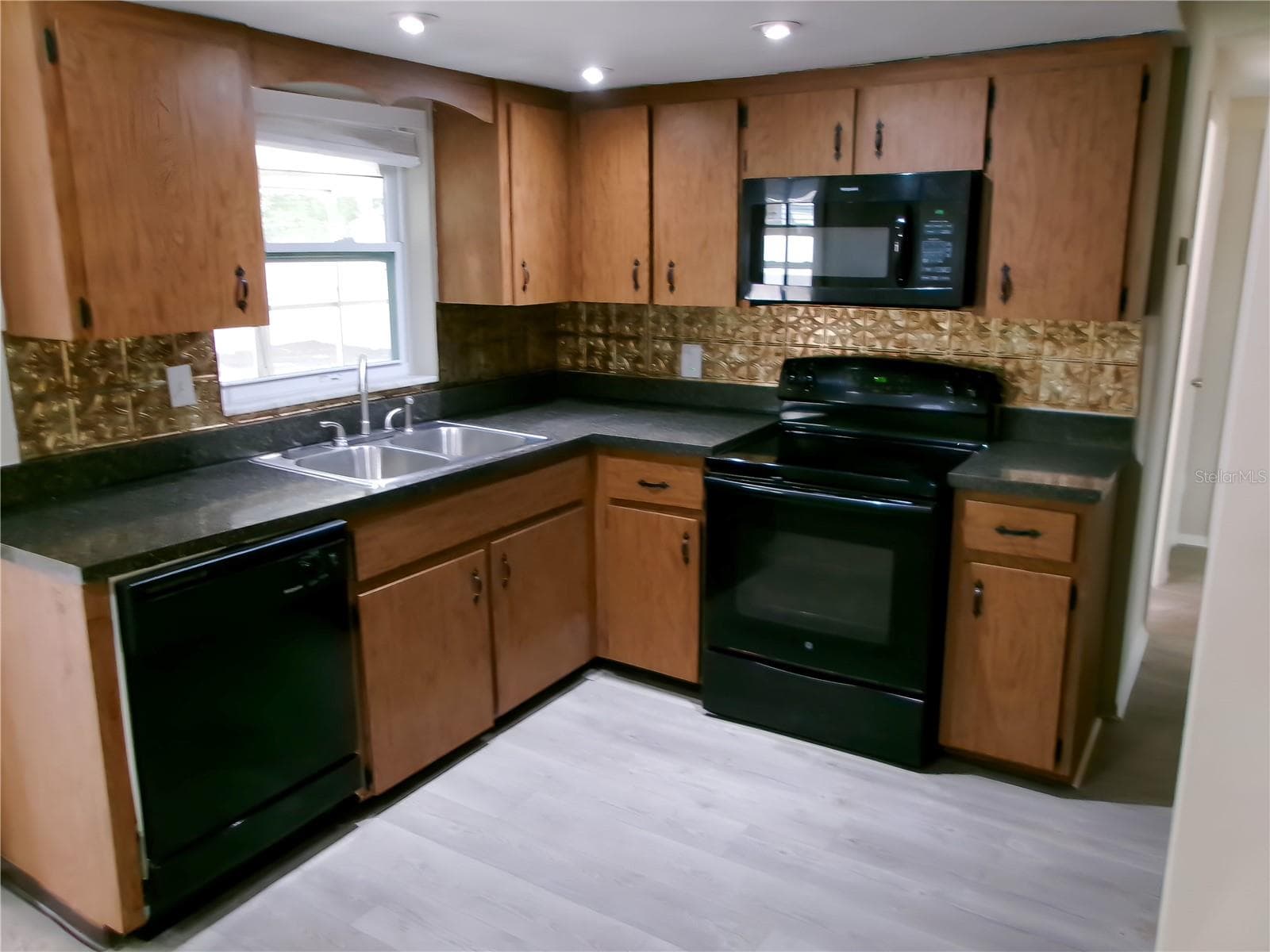 1421 Normandy Blvd photo 4