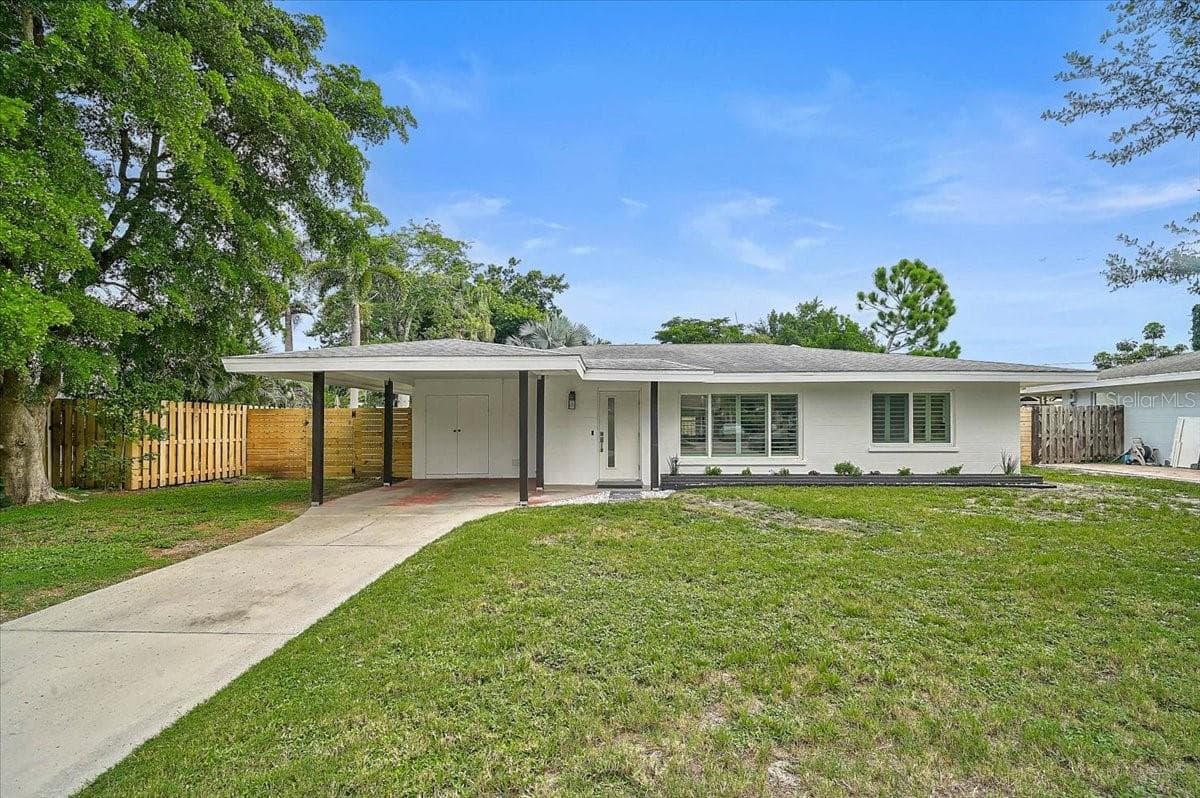 2347 Tangerine Dr photo 3