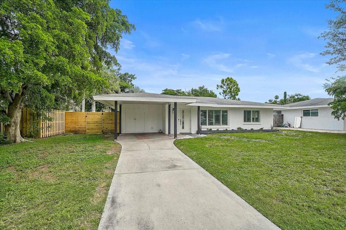 2347 Tangerine Dr photo 4
