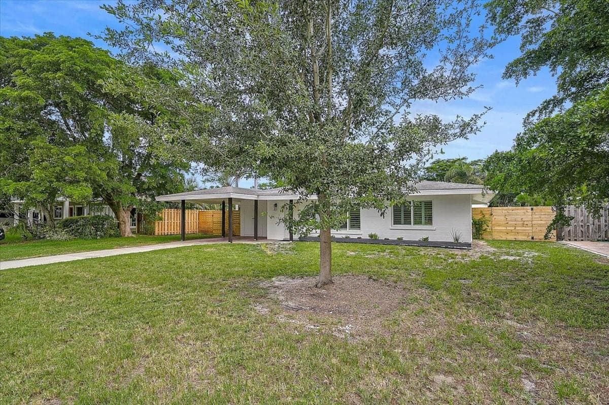 2347 Tangerine Dr photo 5