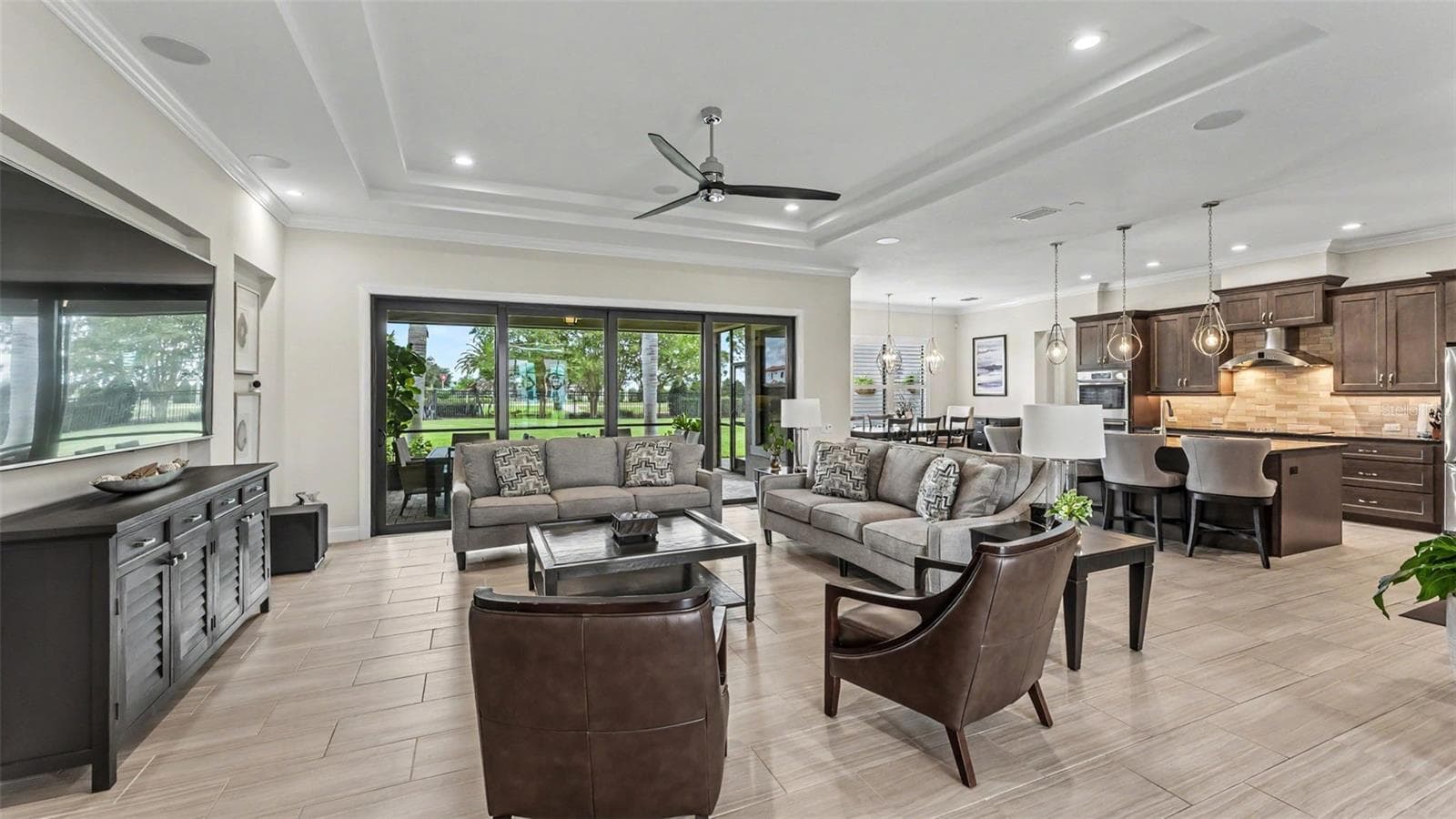 534 Blue Flag Dr photo 5