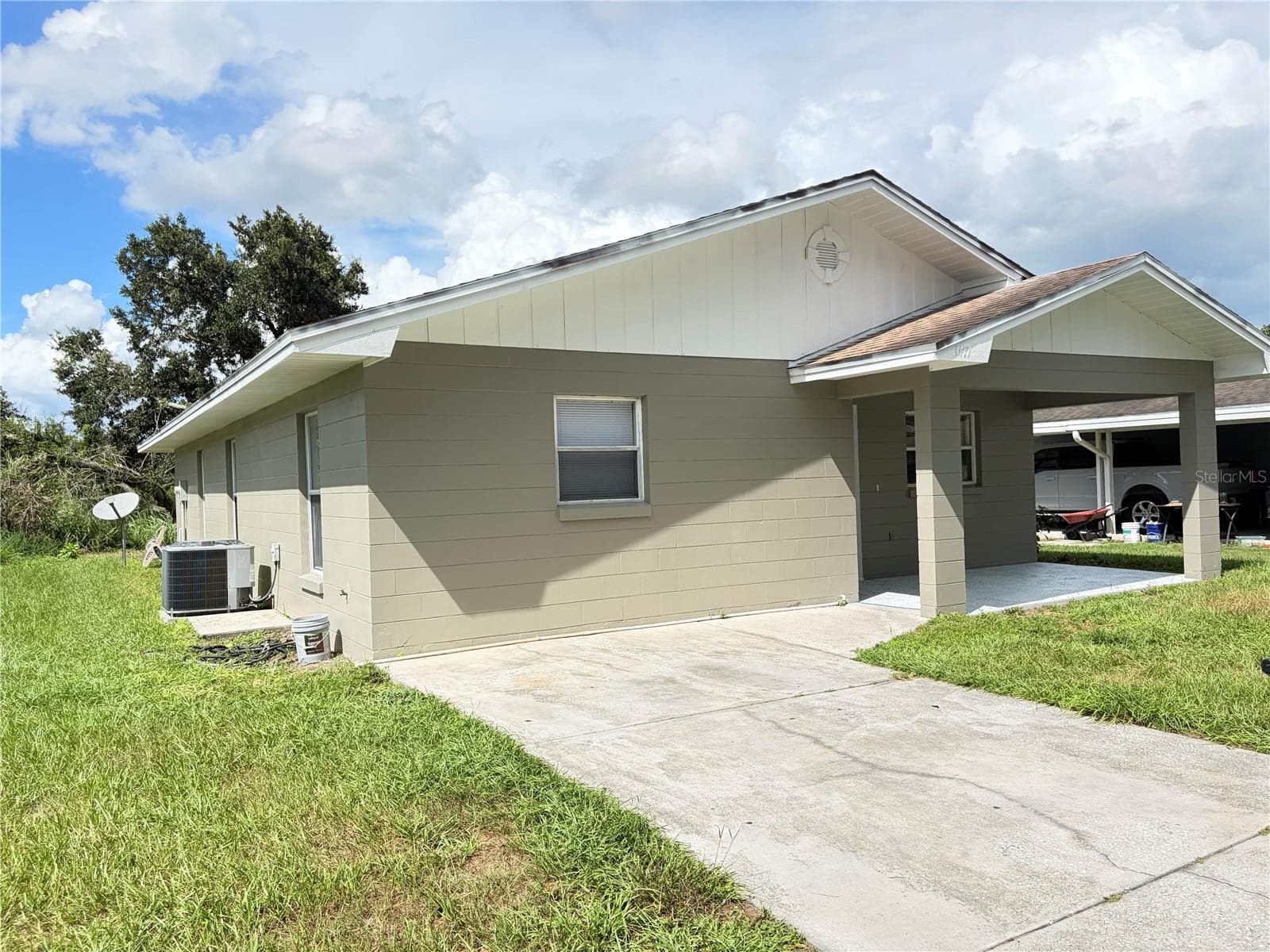 1117 Blossom Cir N photo 2